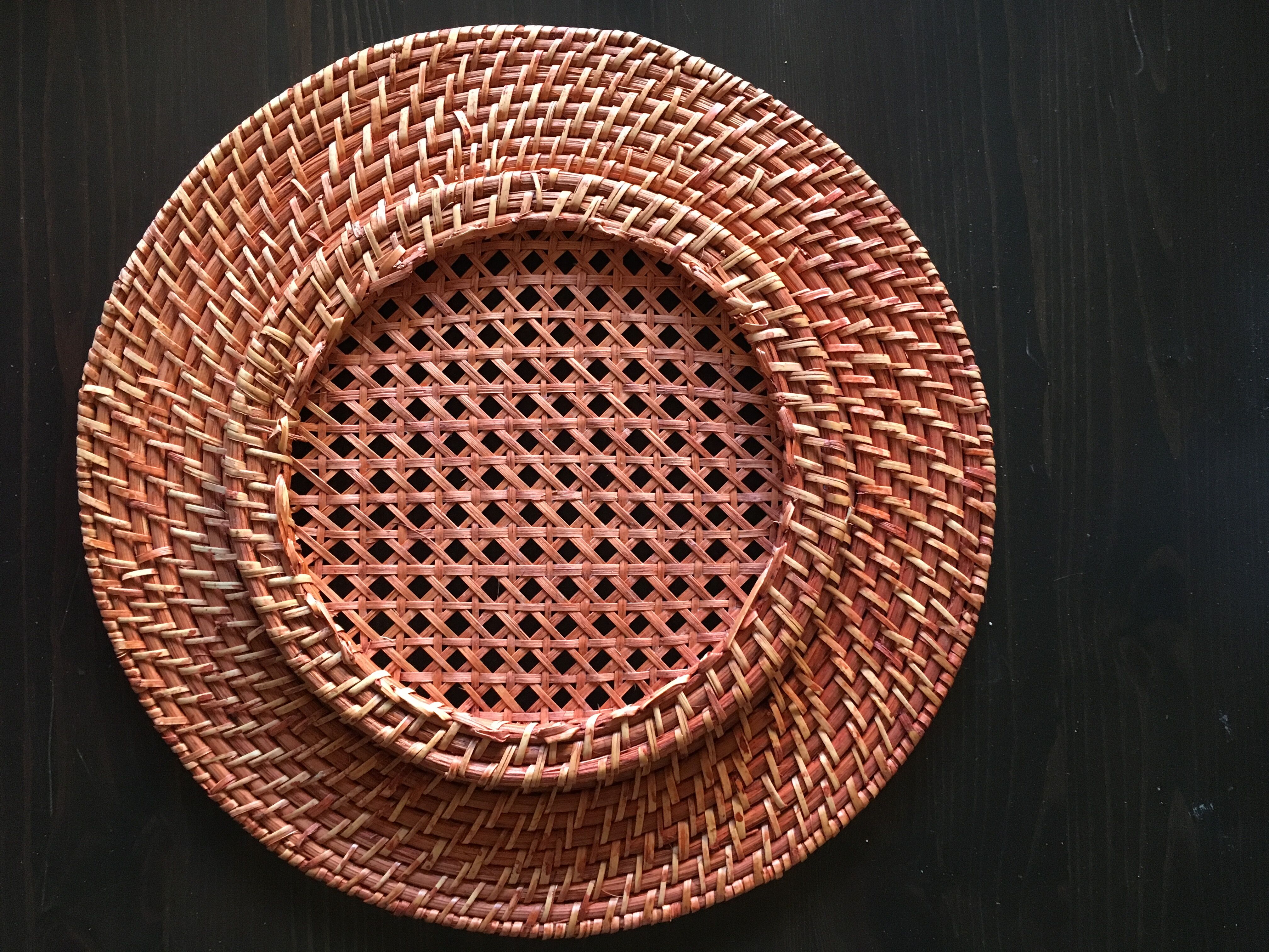 Set of 6 wicker and rattan undertributions