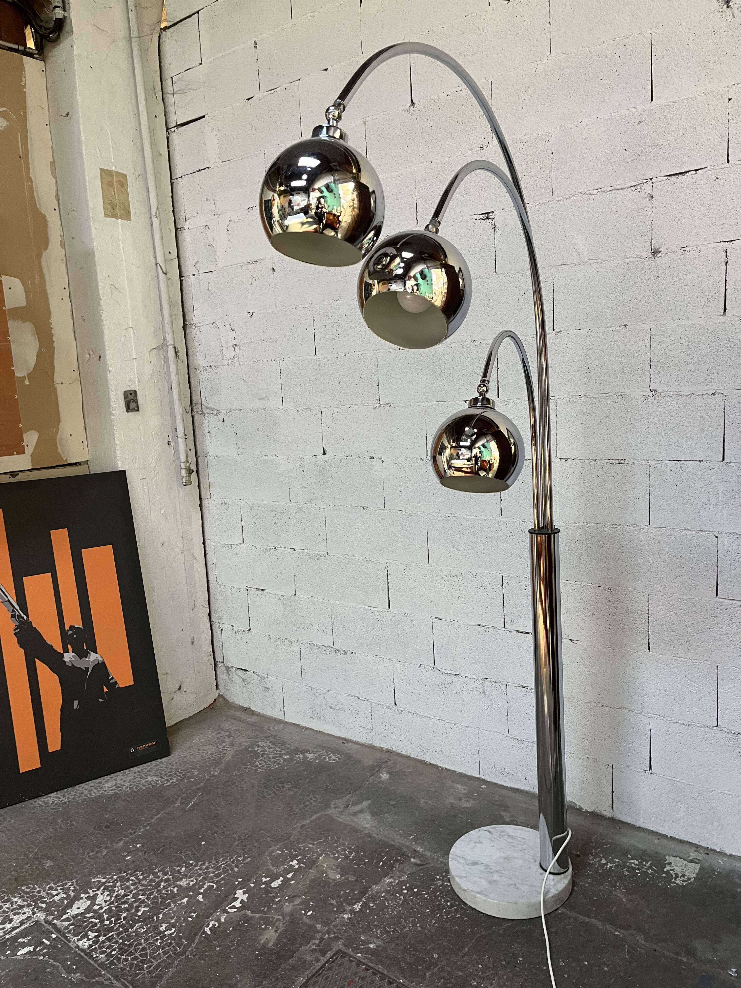 Lily of the valley floor lamp 1970 design Goffredo Reggiani