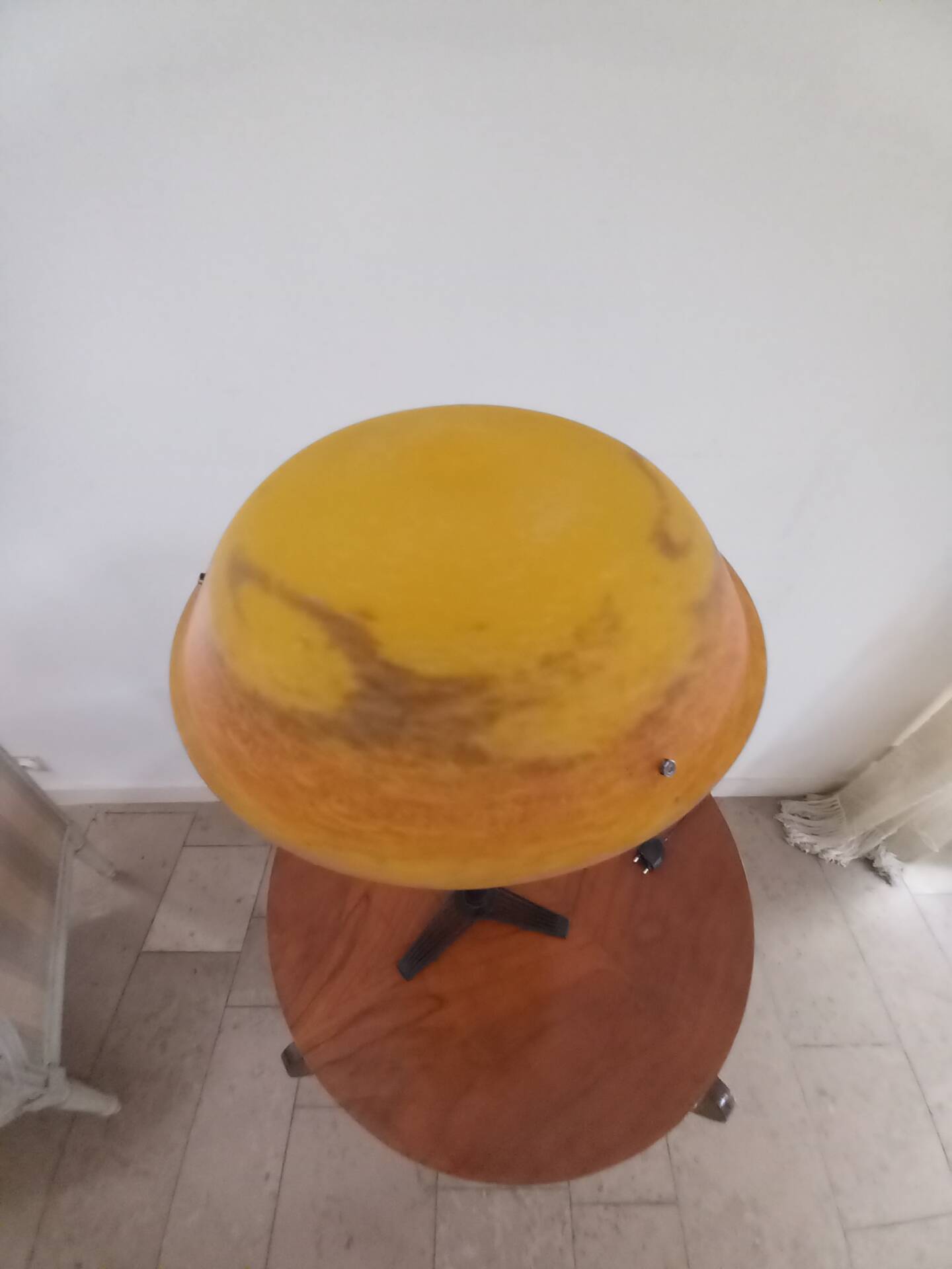 Art Deco lamp in pâte de verre and wrought iron