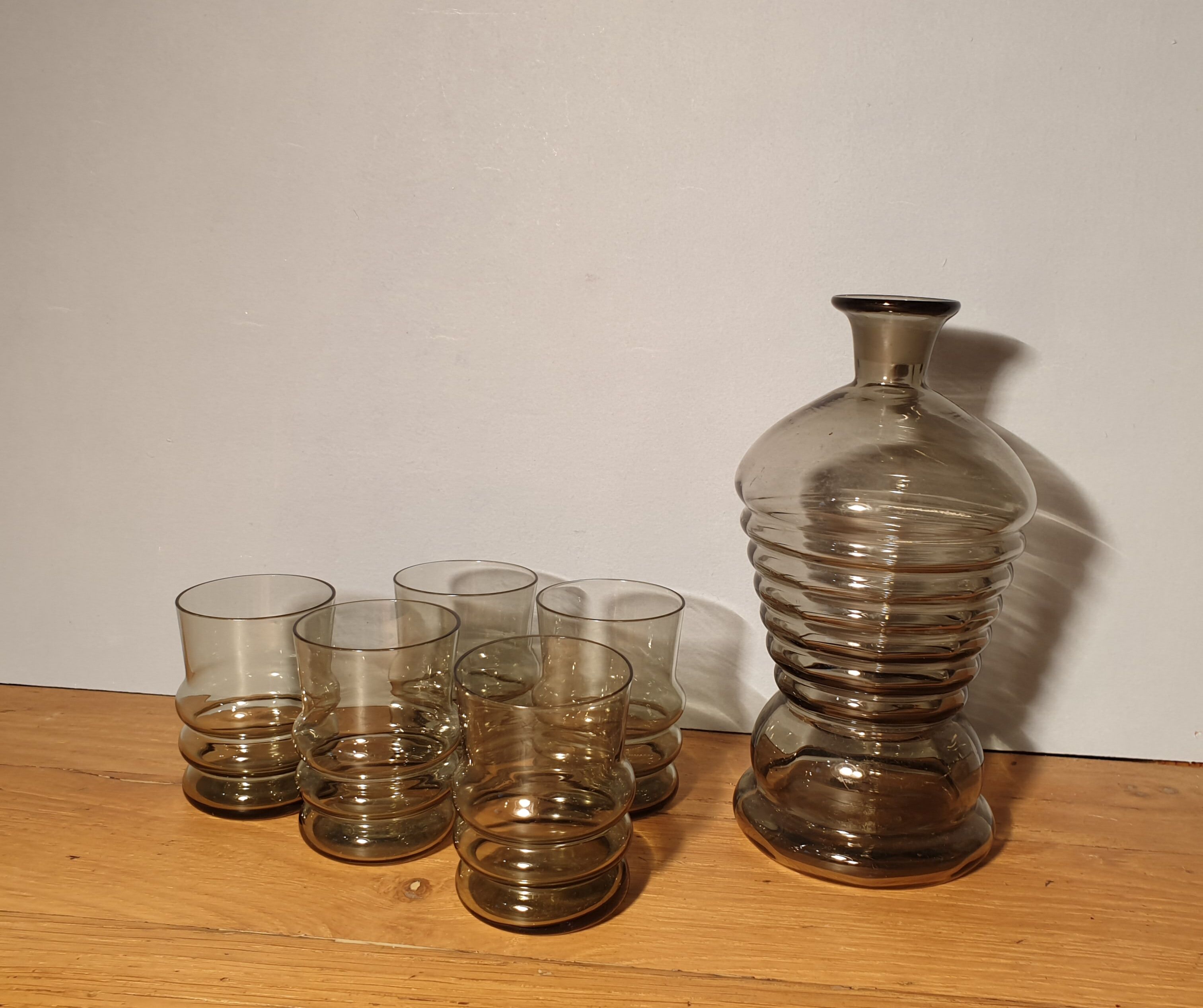 Smoked glass liquor service