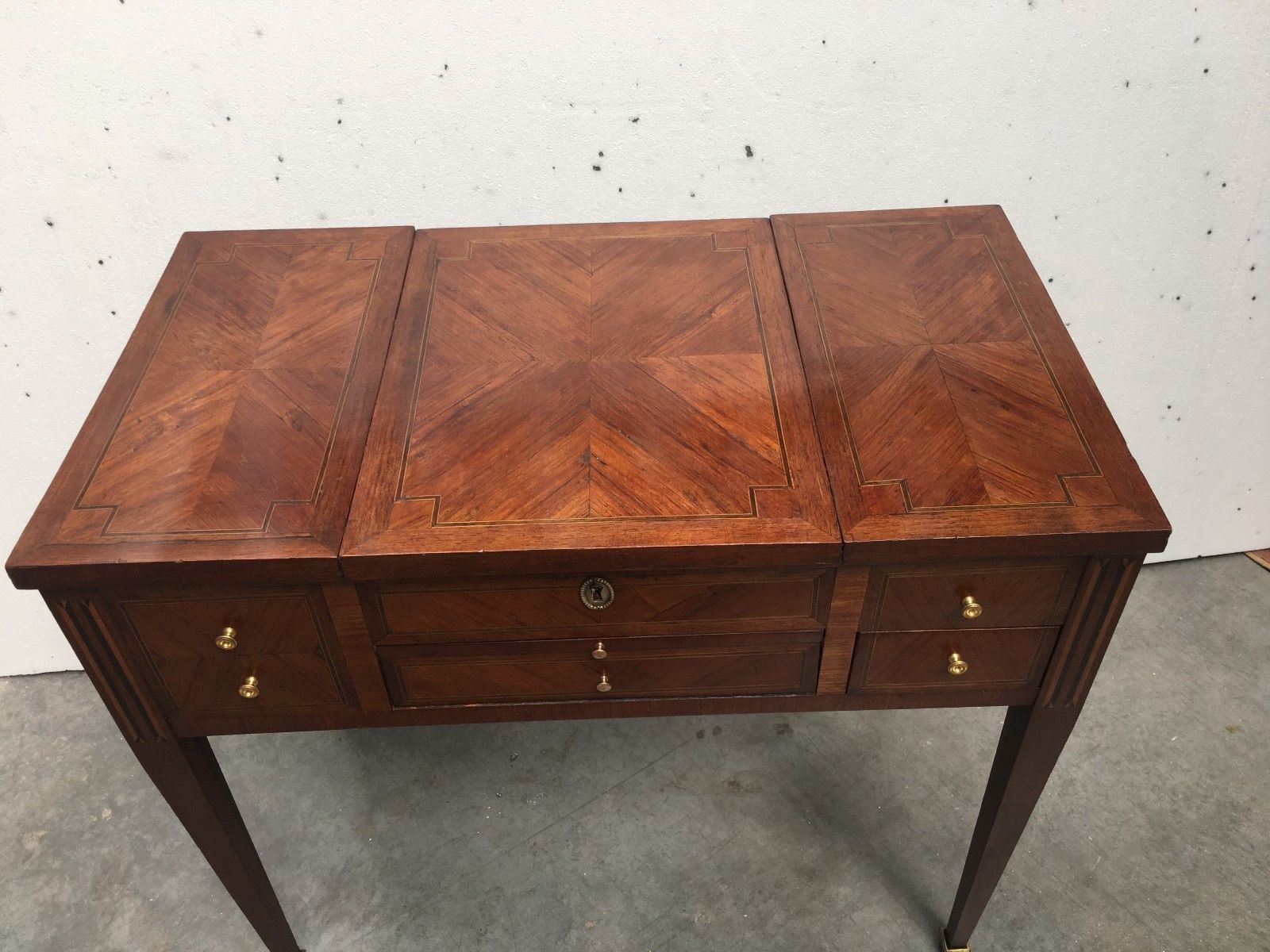 Louis XVI style powder