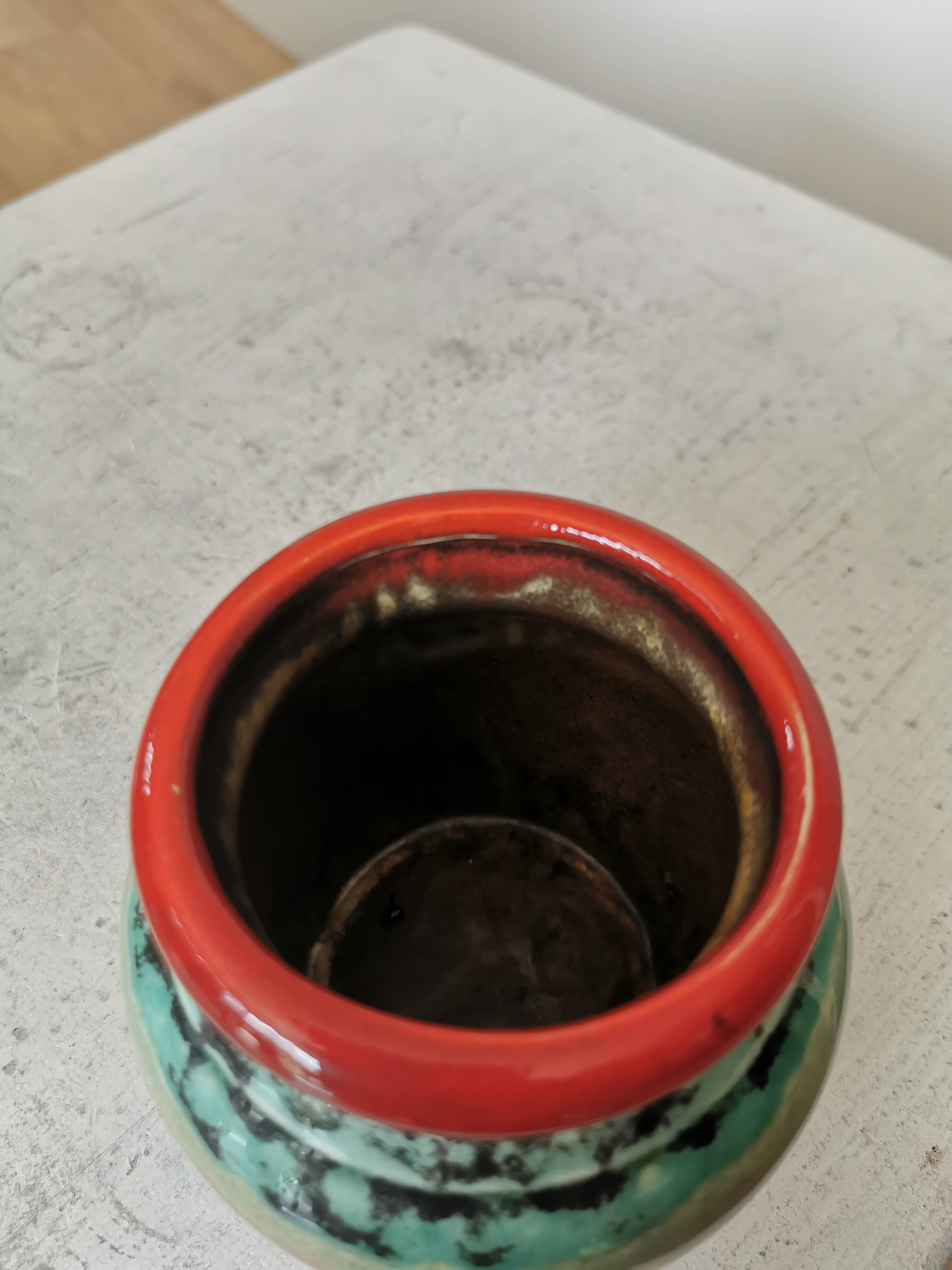 Vase vintage en céramique KIL de Yougoslavie : bordure marron, turquoise et rouge, années 1970