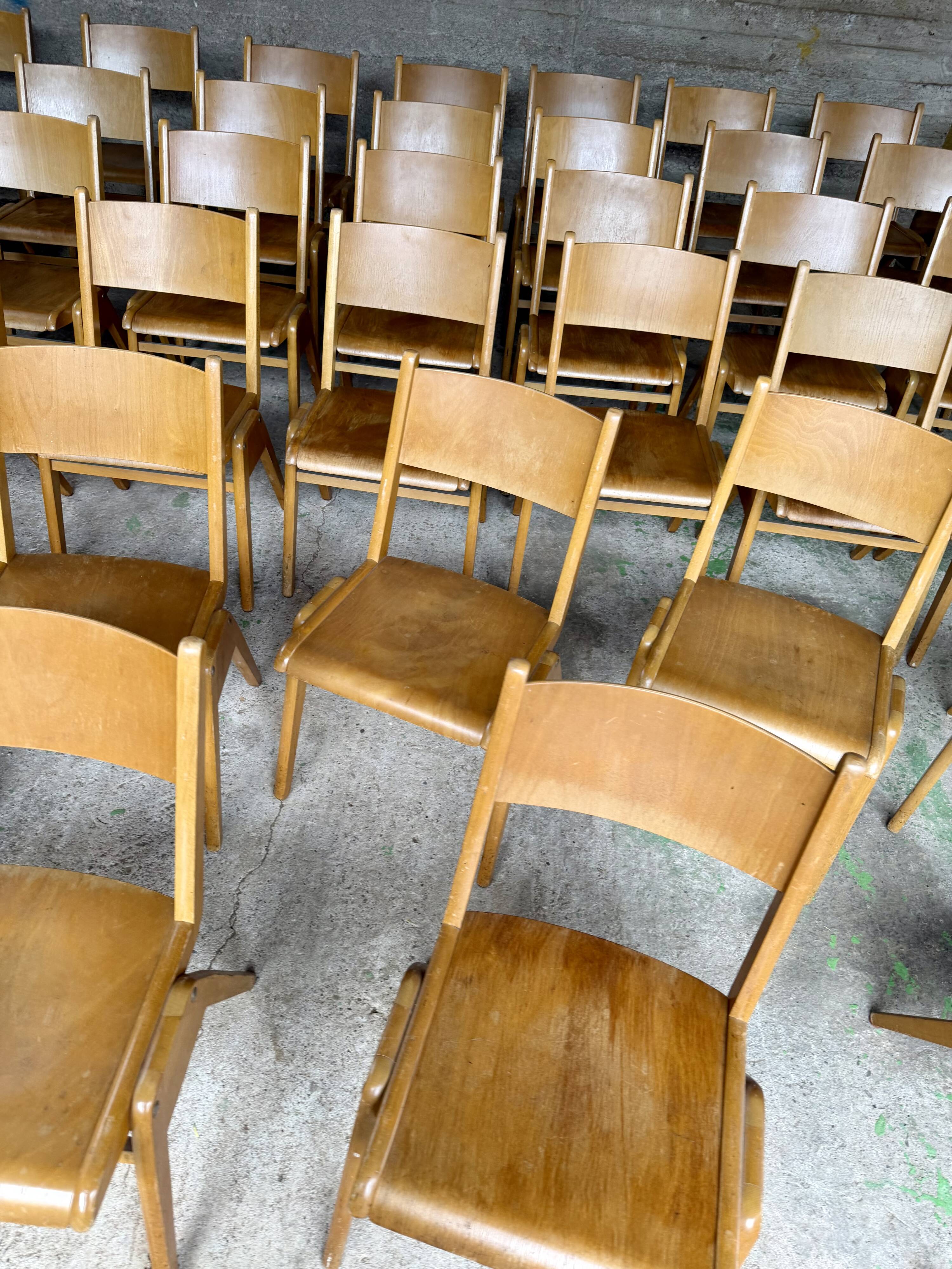 ✨ Set of 50 French modernist stackable chairs – Vintage 1960s