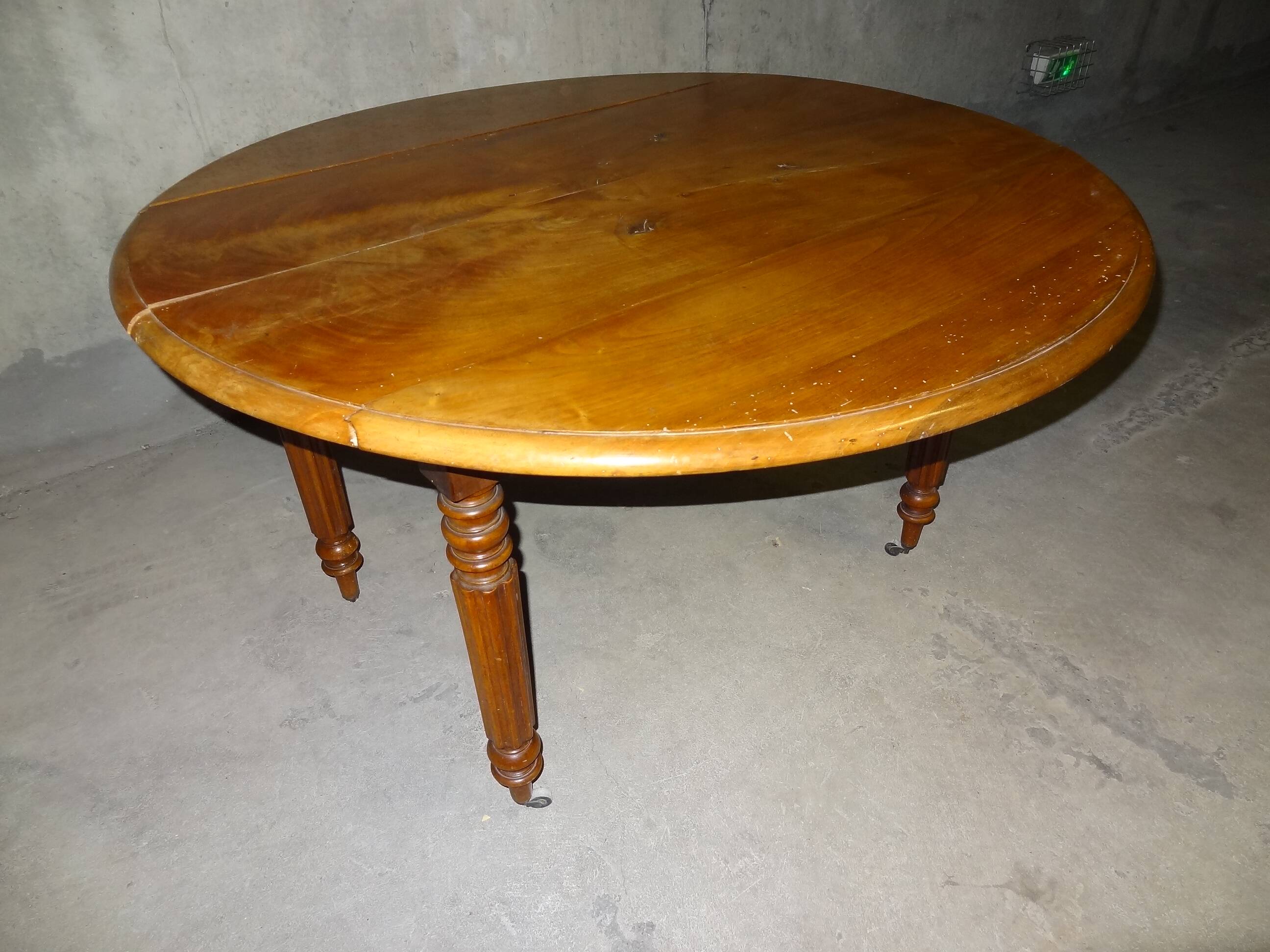 Round table with drop leaves