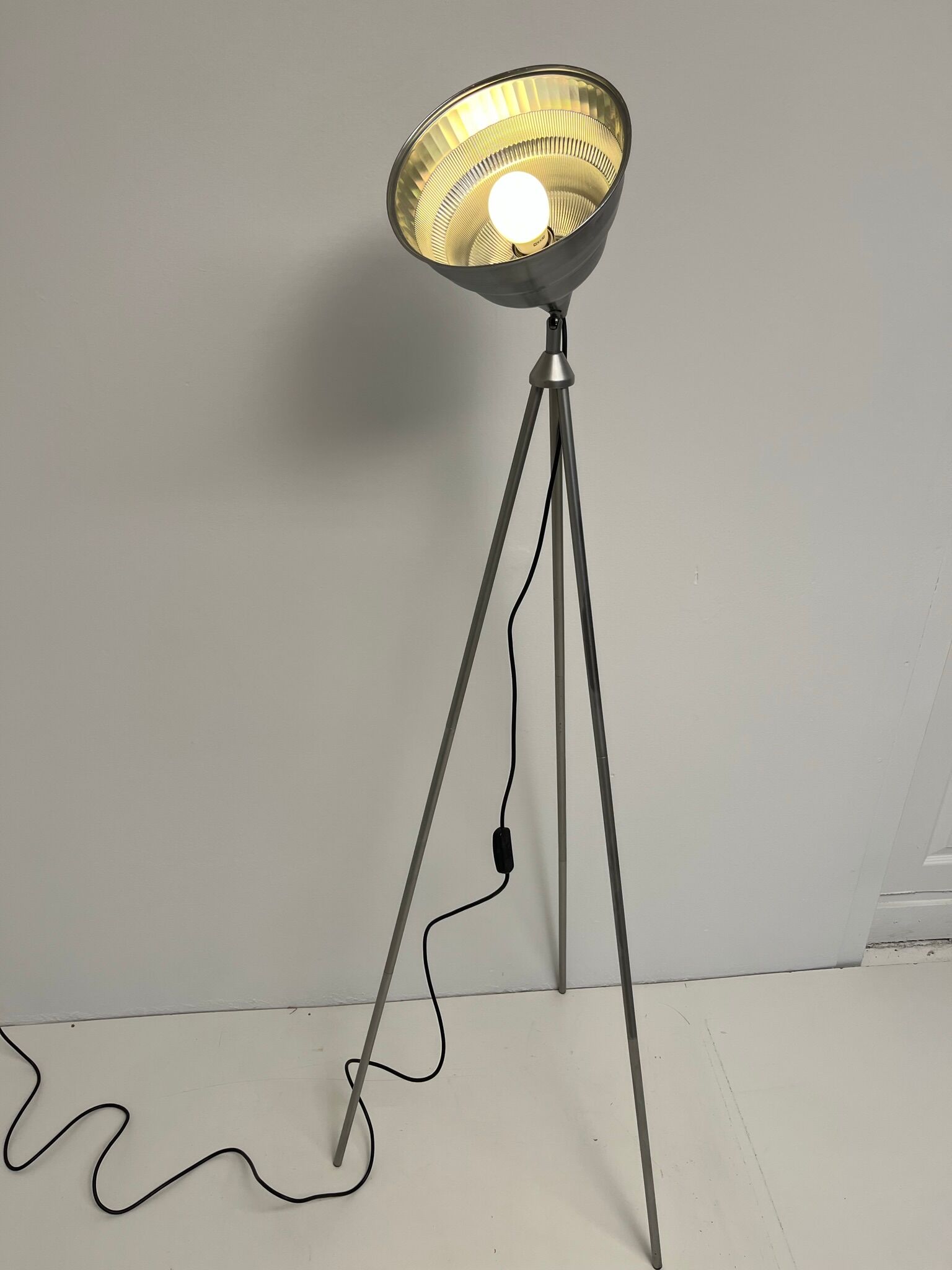 Lampadaire trépied abat-jour métal
