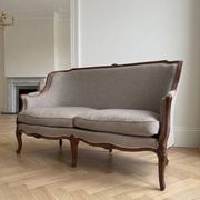Classic living room set: 2/3-seater sofa in dark wood fabric.
