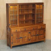 Buffet vitrine vintage Robert Mouseman Thompson en chêne avec étagères et éclairage