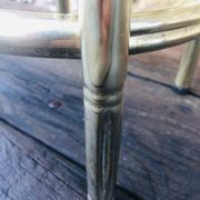 Vintage faux bamboo pedestal table in brass with 2 glass shelves