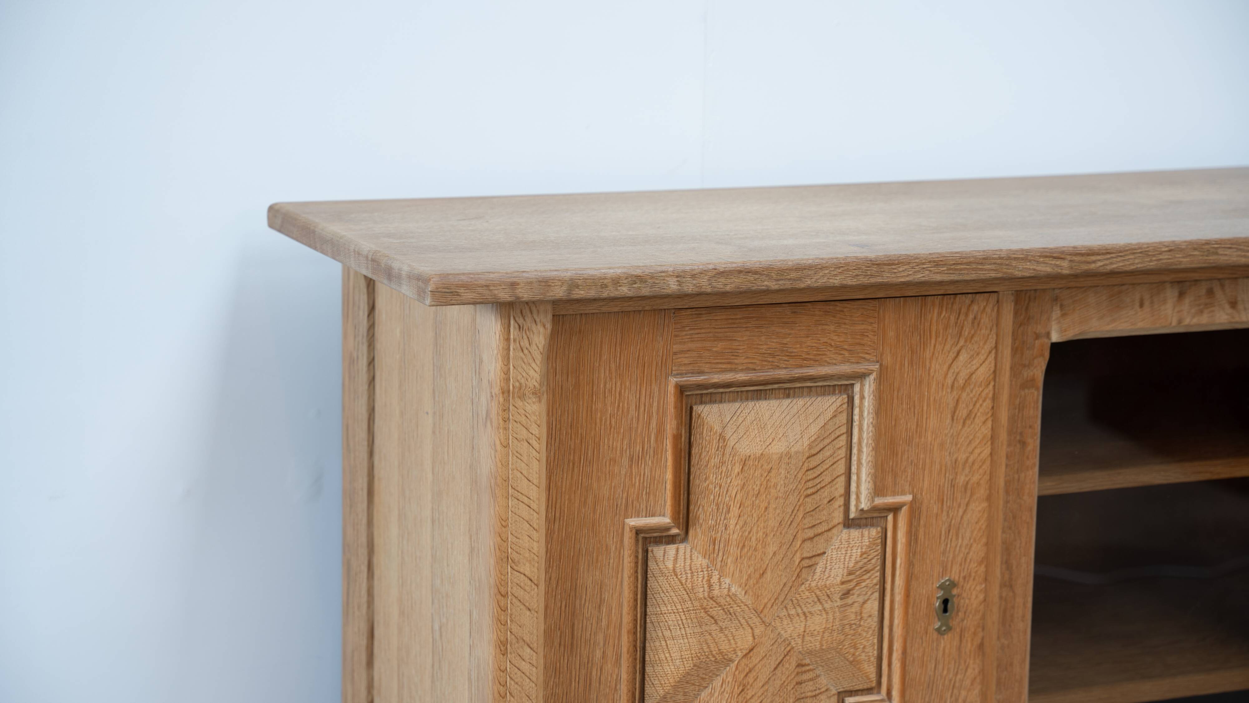 Buffet haut en chêne scandinave par Kjaernulf