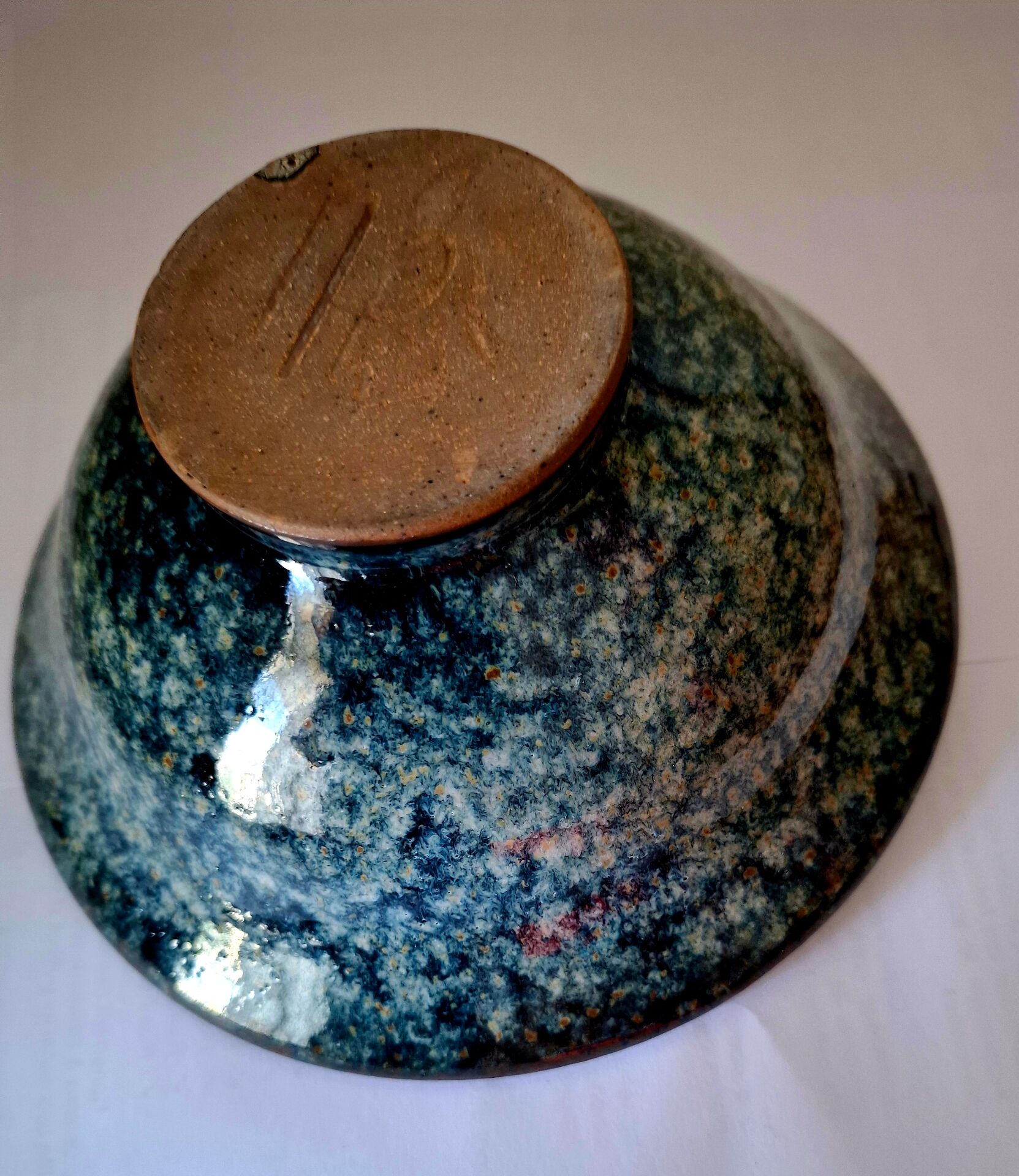 Bowl on a circular base or small blue ceramic dish.