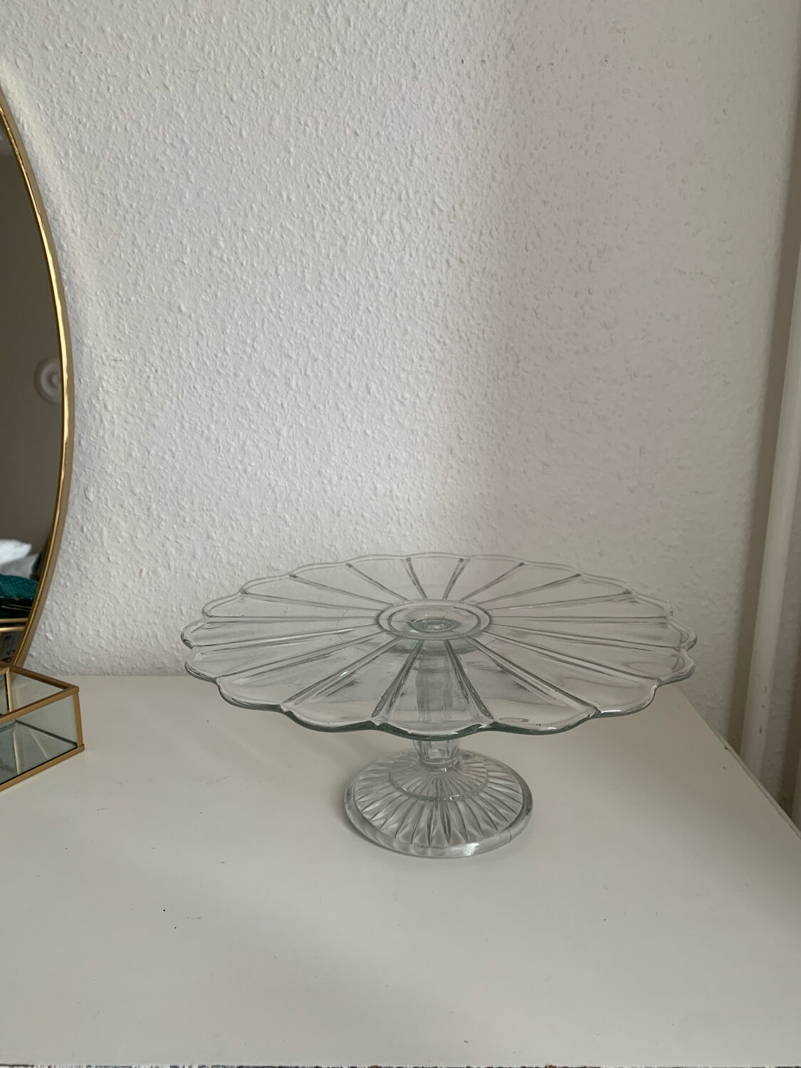 Glass cake dish