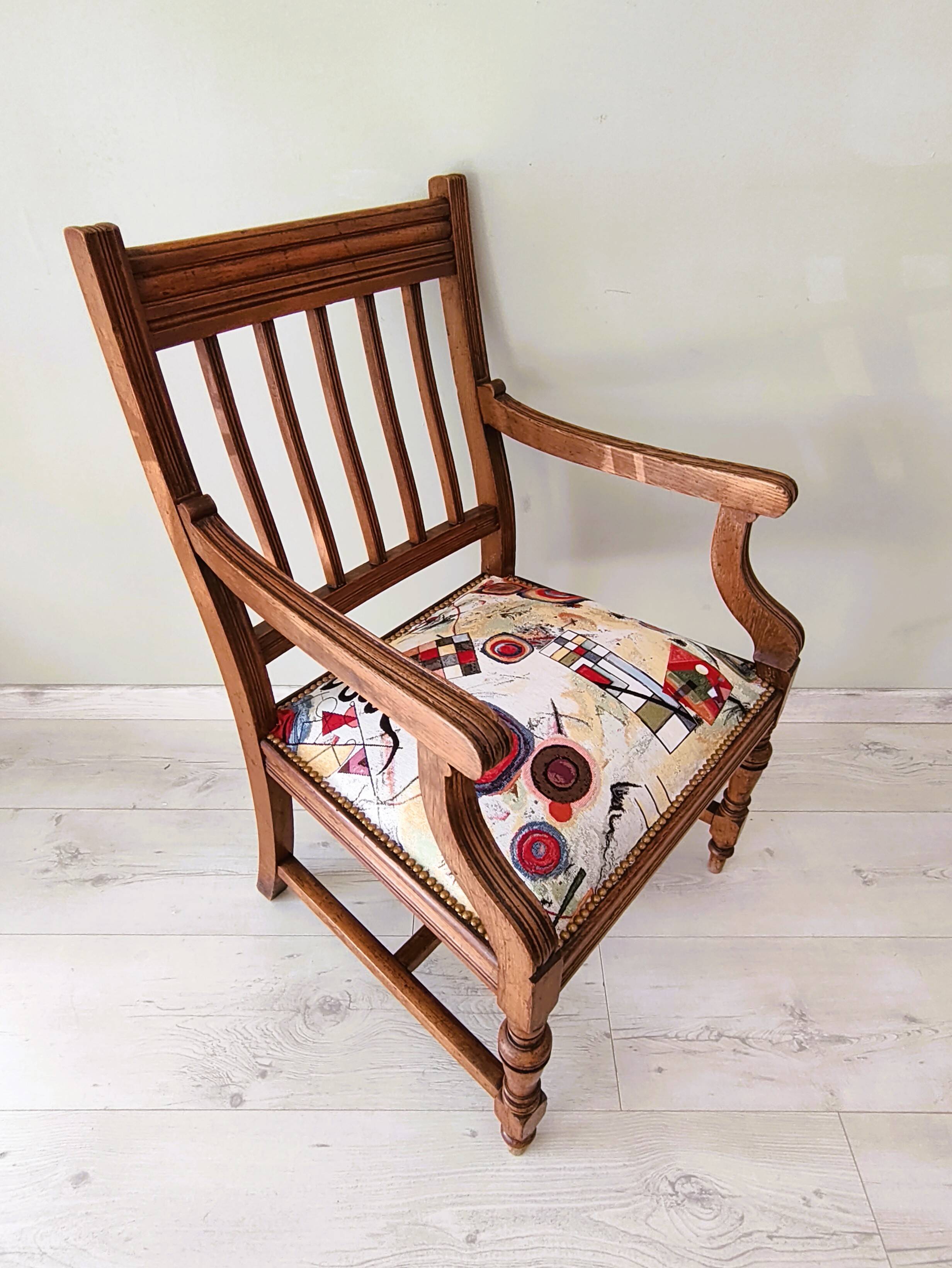 English style armchair in solid wood