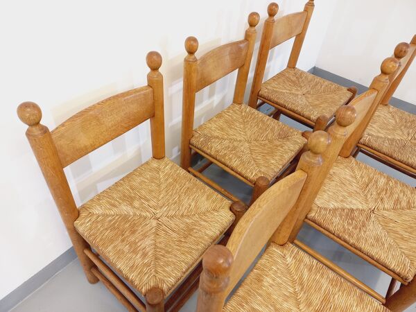 Suite de 6 chaises brutalistes vintage en bois de chêne massif et paille des années 60