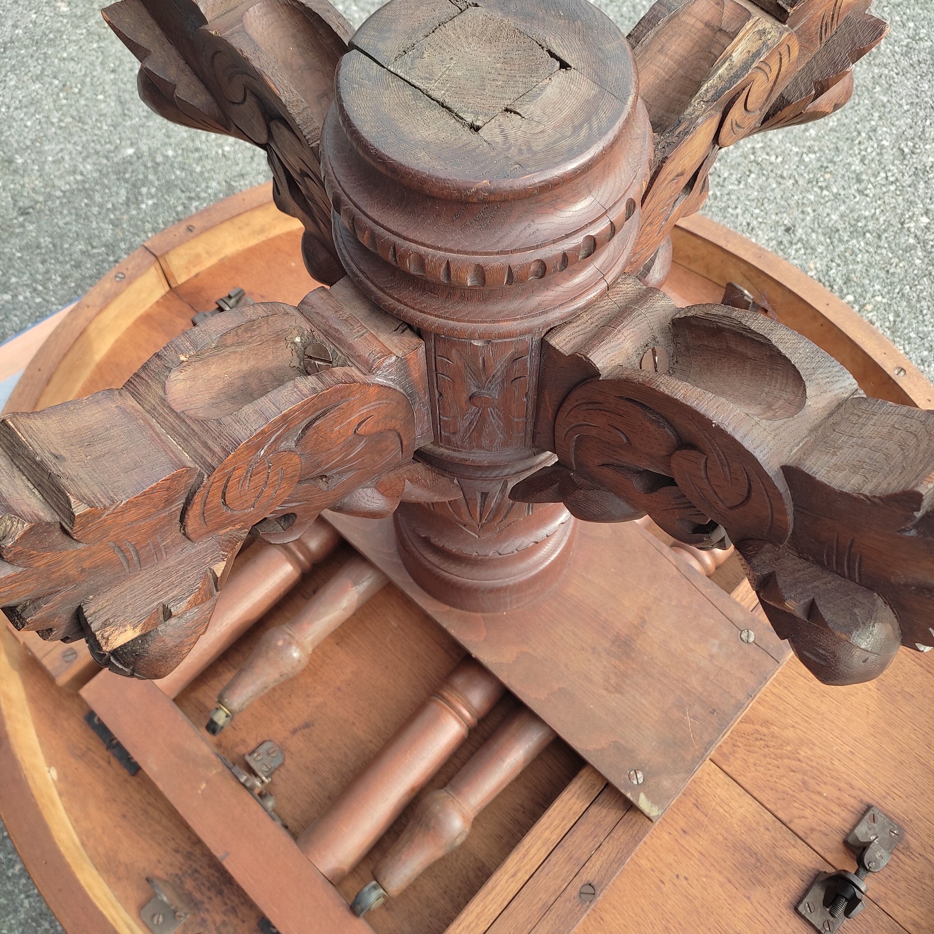 French table in extendable solid oak