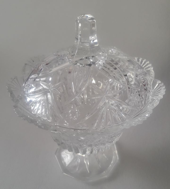 Glass or crystal standing candy maker