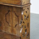 Banc d'église ancien en pin avec compartiments de rangement du 18e siècle