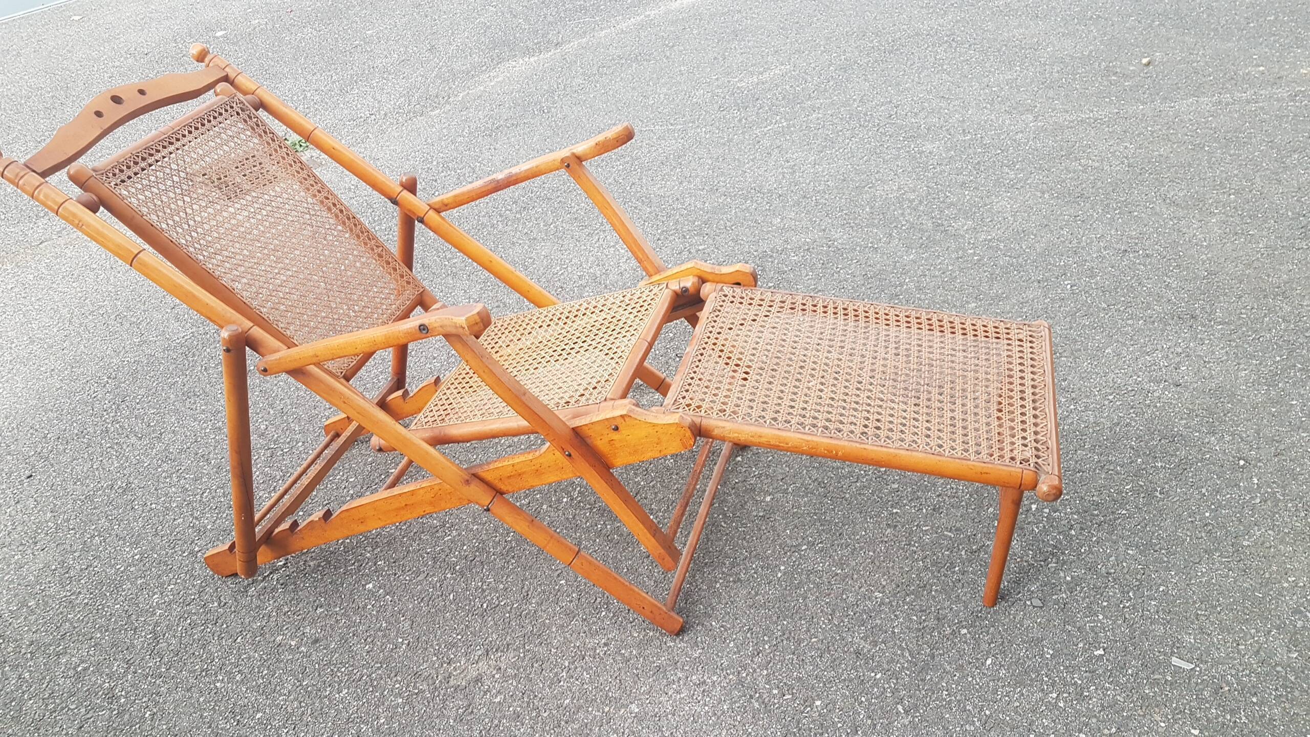 Folding chaise longue 1900 in beech