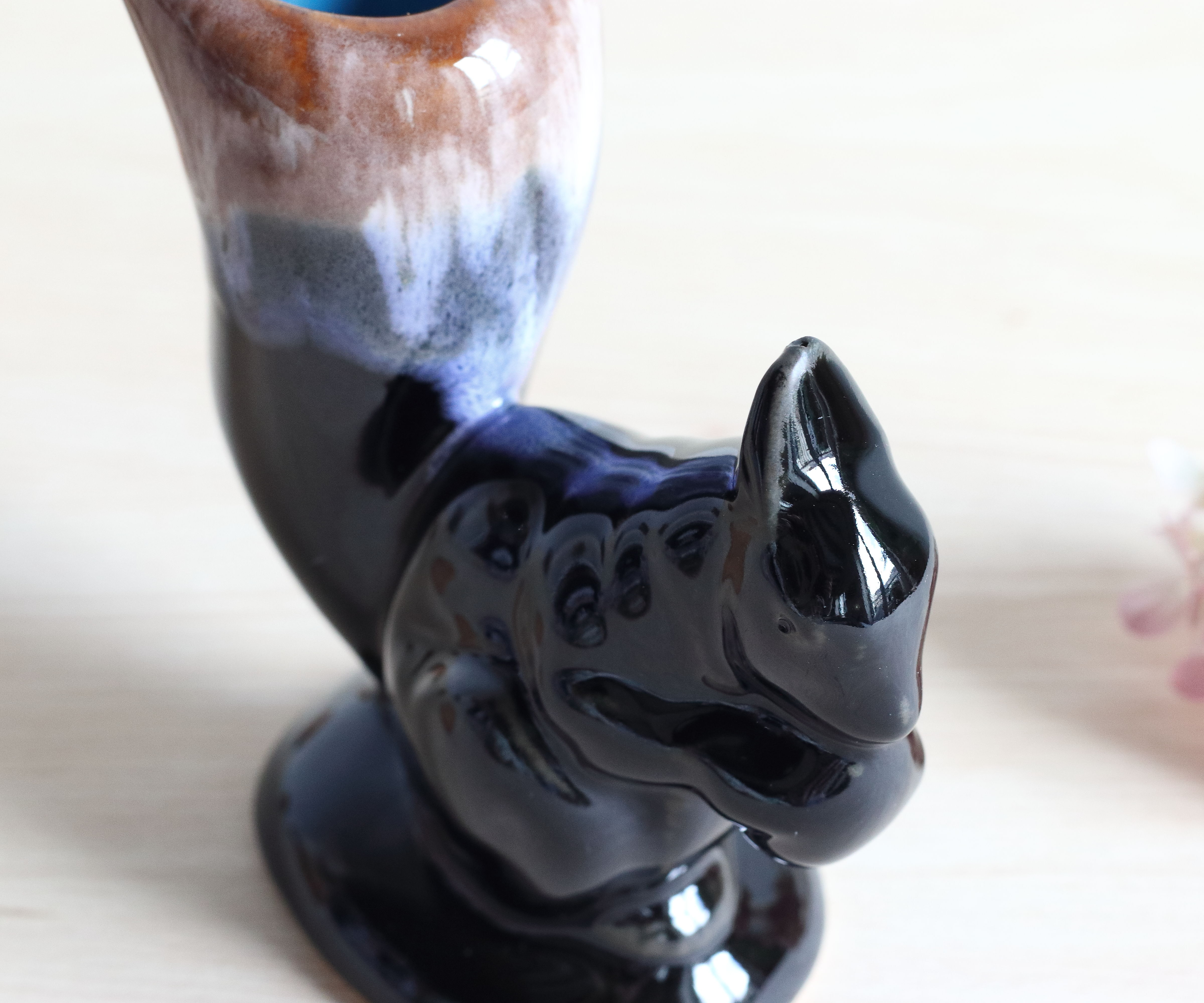 Soliflore squirrel vase in black flamed sandstone