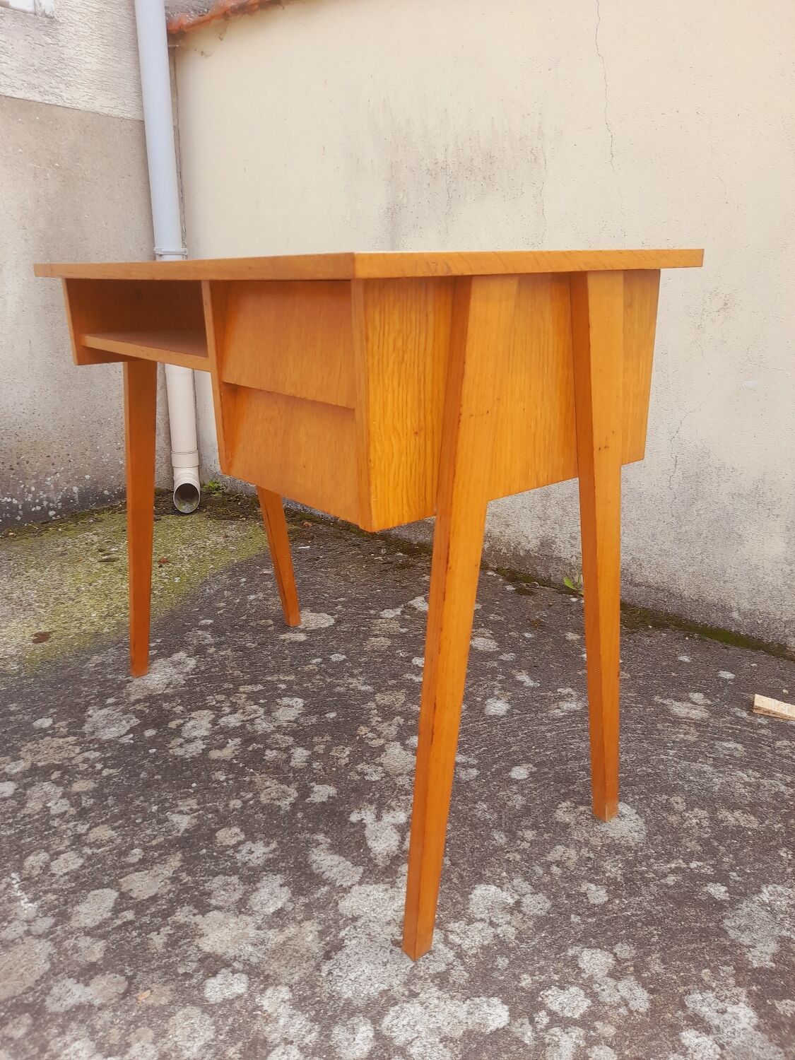 Vintage desk feet compass