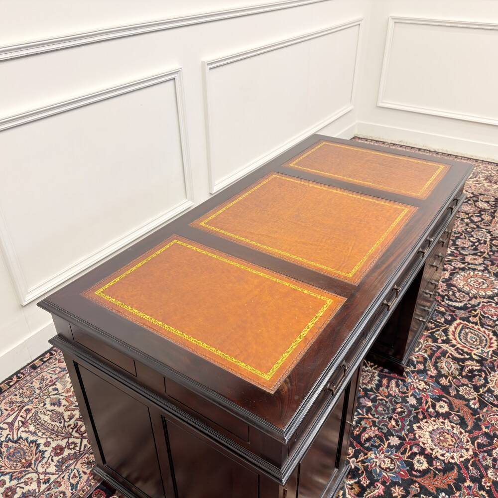 Bureau anglais classique avec incrustation en cuir