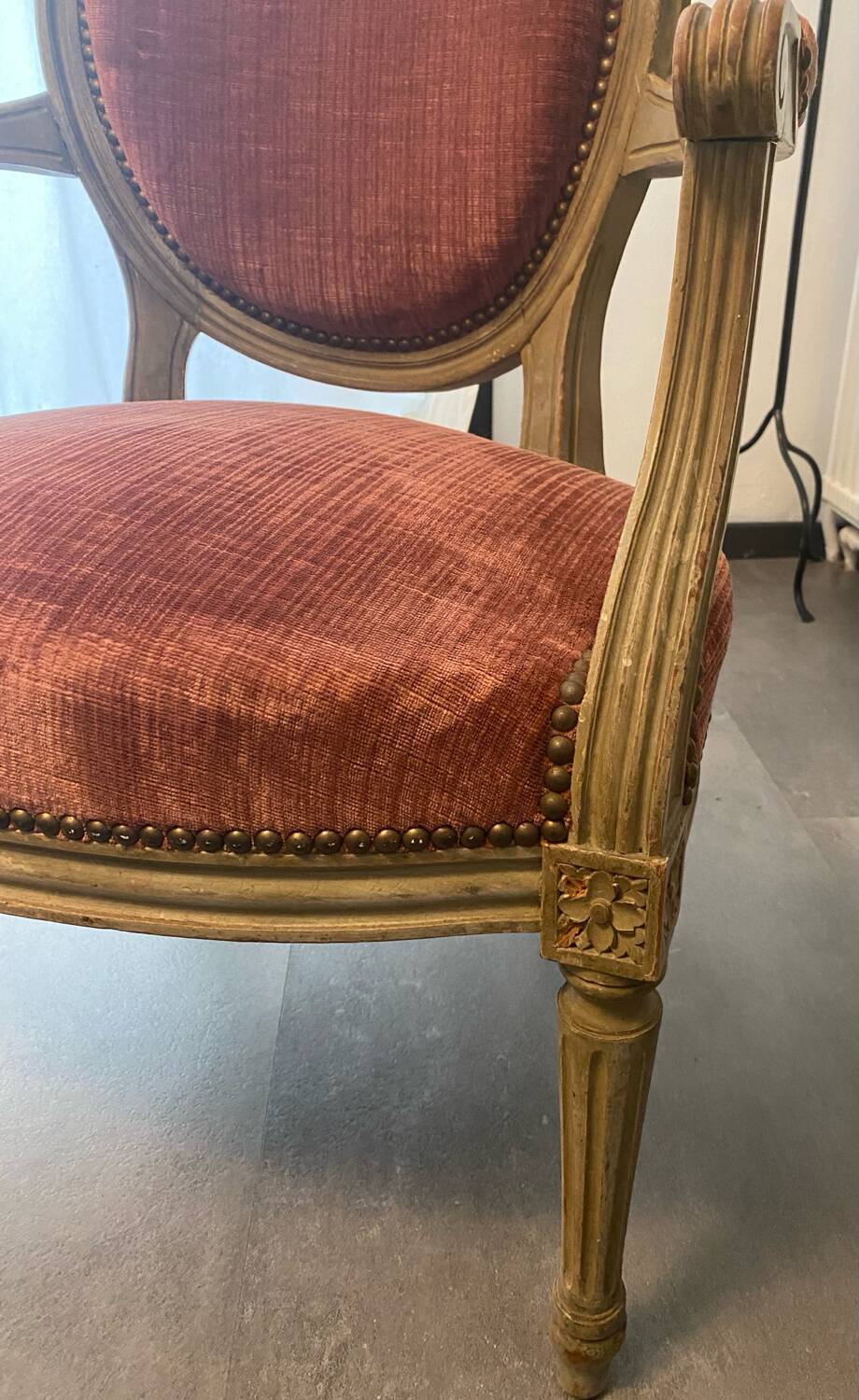 2 Louis XV style armchairs in wood and old pink velvet