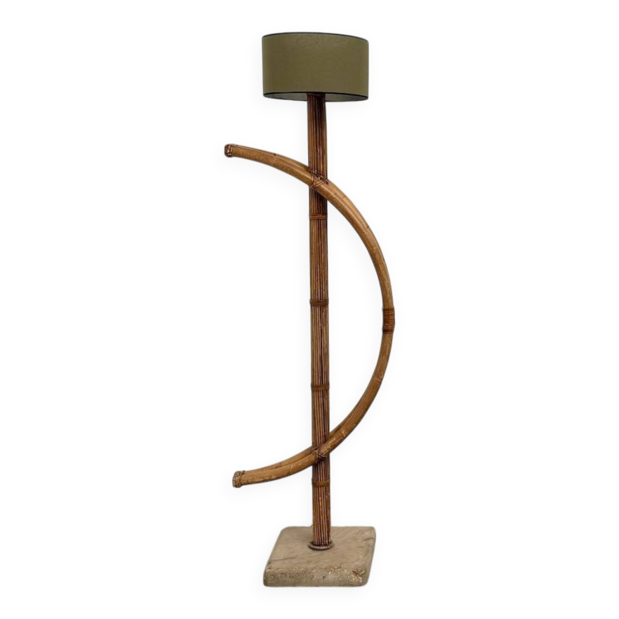 Lampadaire sculptural en rotin cintré