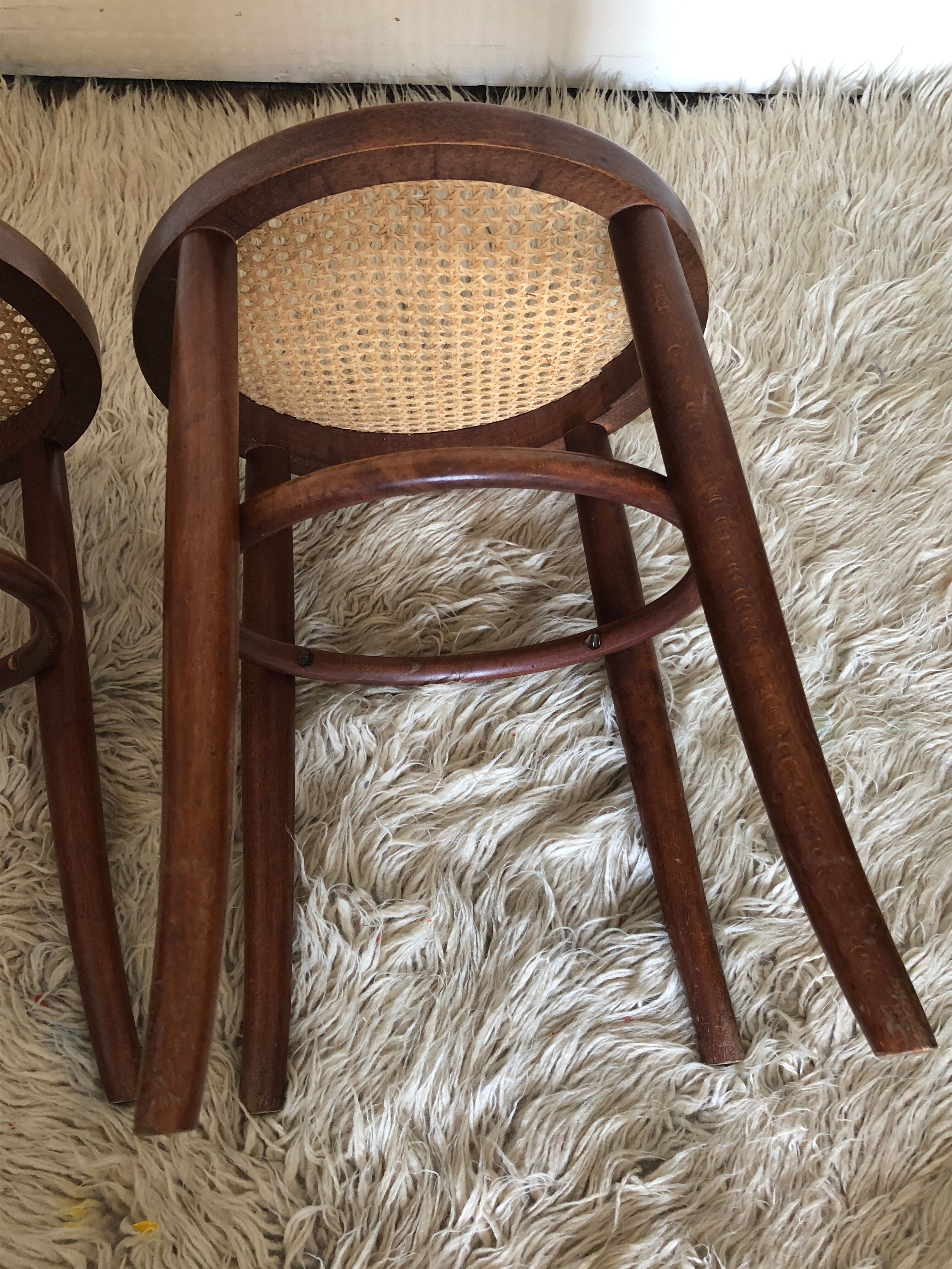Paire de tabouret cannés