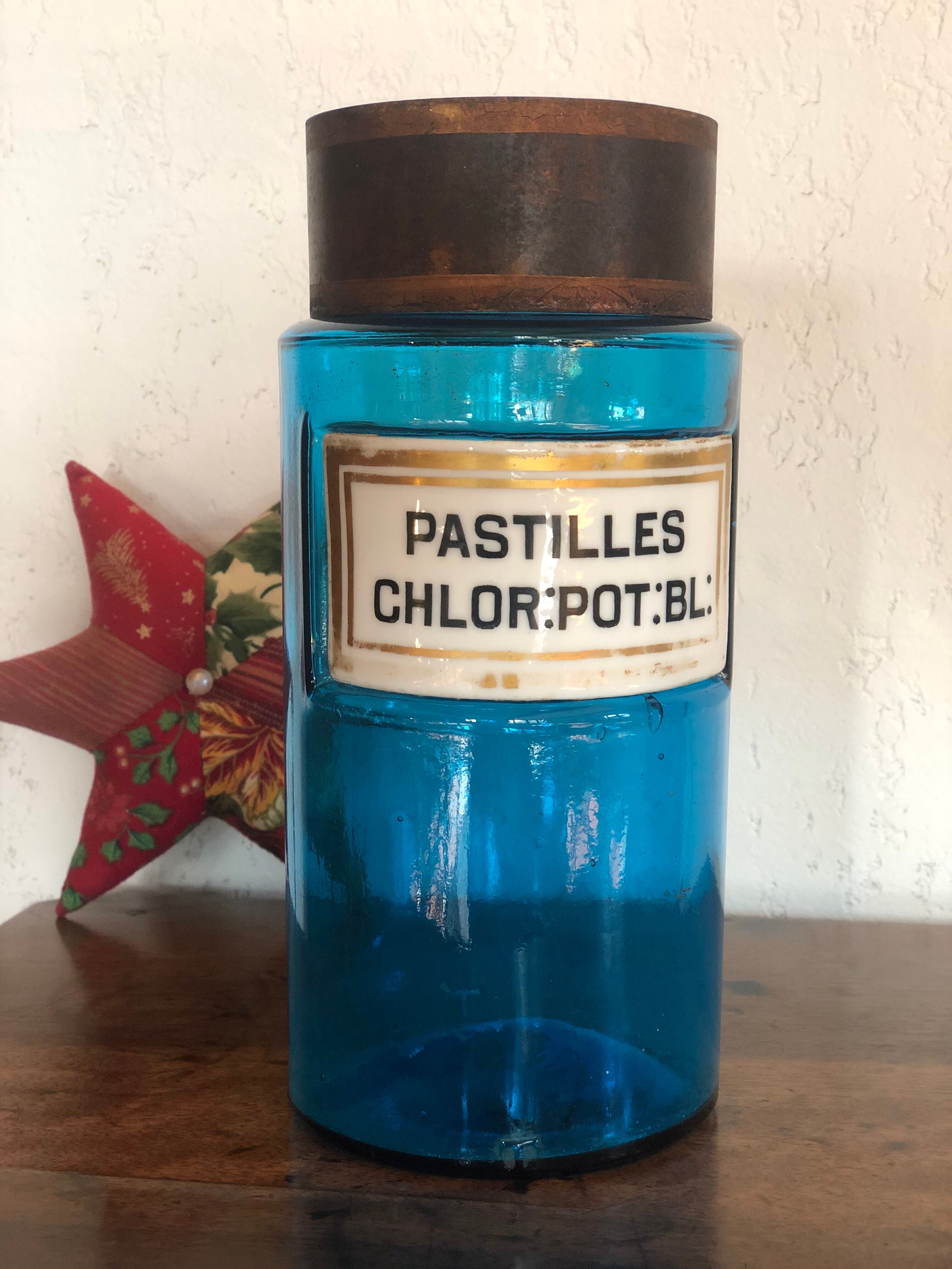 Napoleon lll pharmacy pot