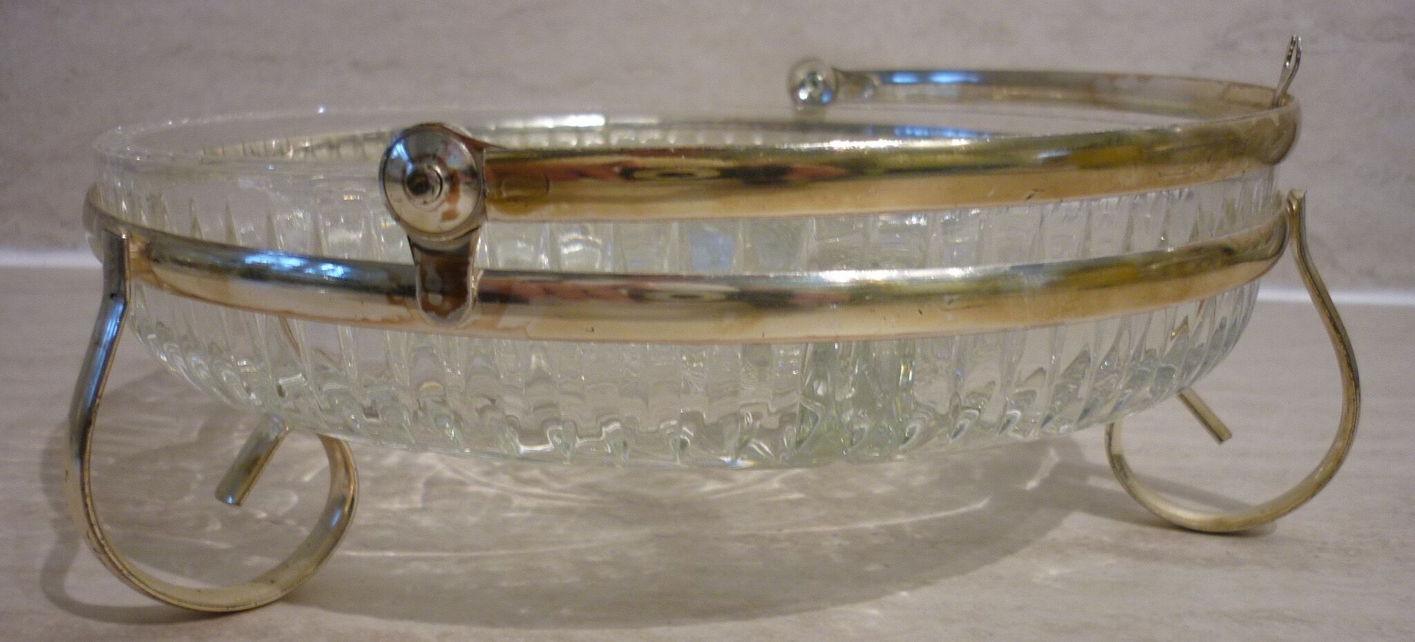 Chiseled glass plate