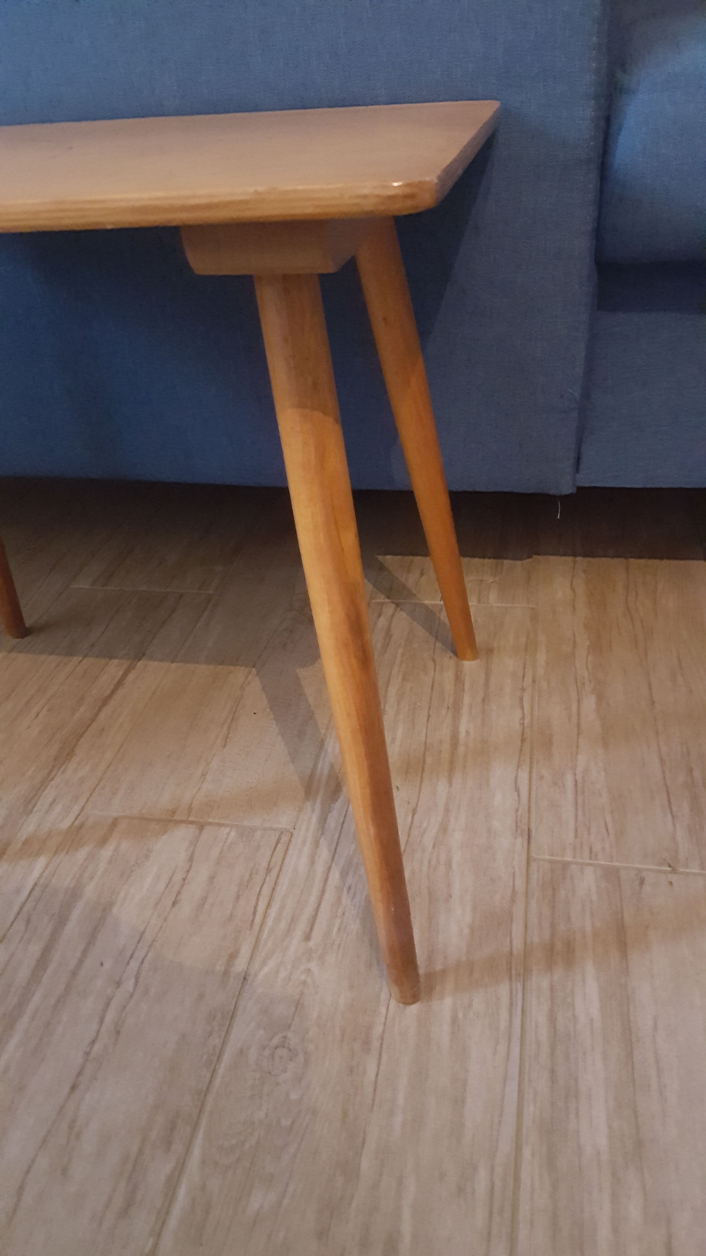 Scandinavian extra table compass foot