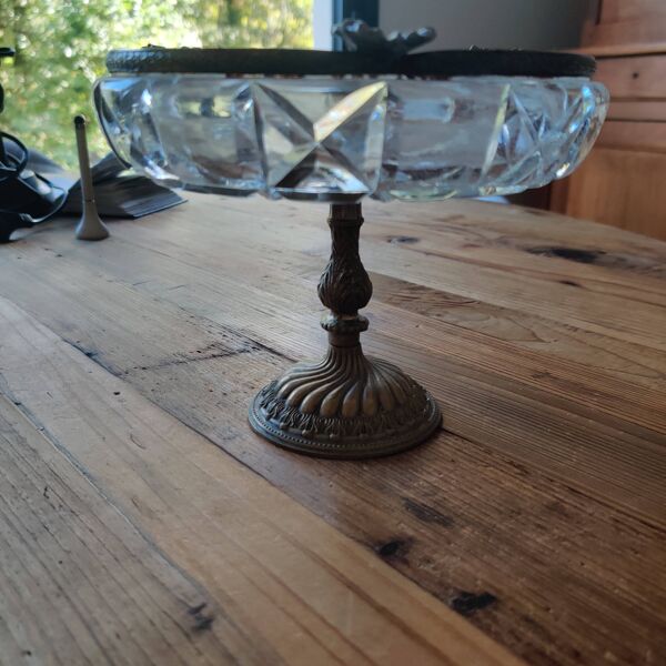 Coupe en cristal taillé cerclée de laiton, fin 19ème