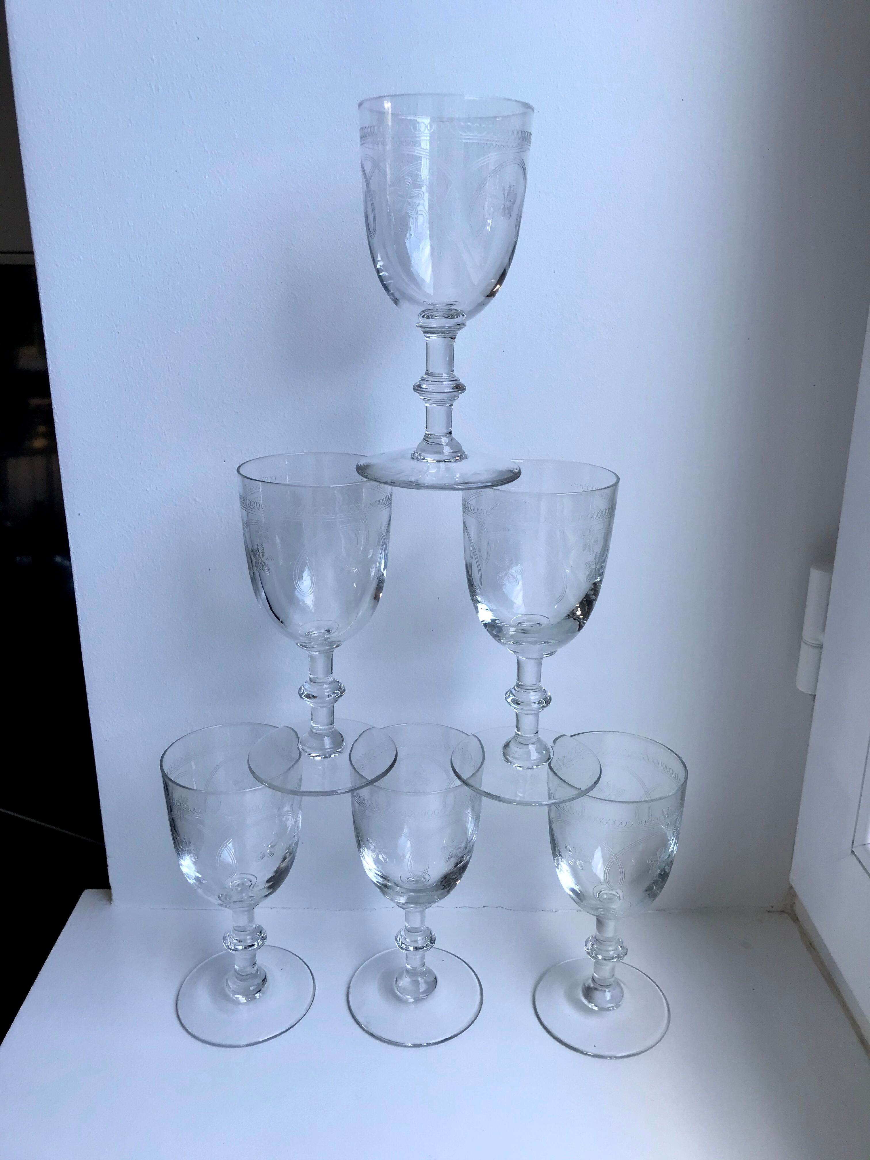 Set of 6 molded glass wine glasses, 20-30s