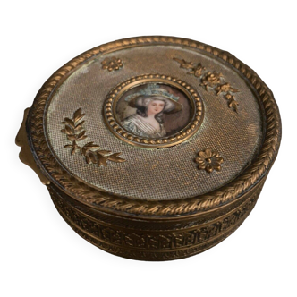 Napoleon III bronze box decorated with an 18th century woman miniature