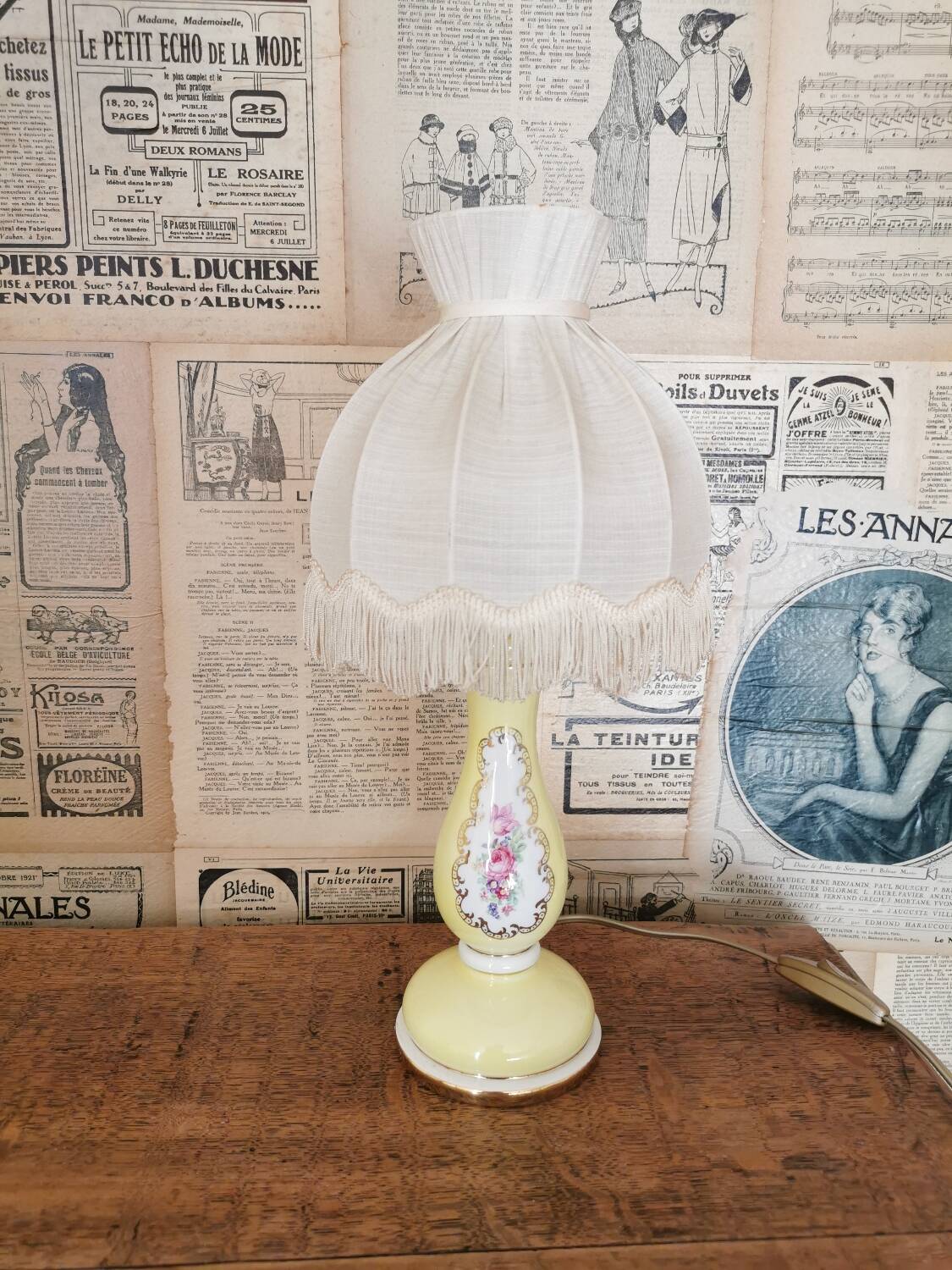Porcelain table lamp