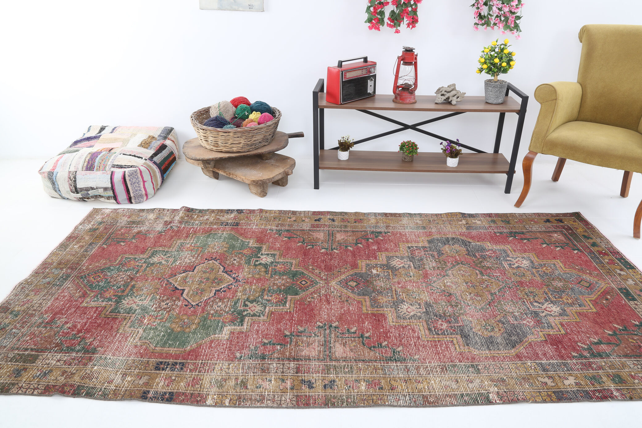 4x9 traditional hand-made vintage rug 284x134cm