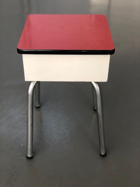 Tabouret coffre formica rouge