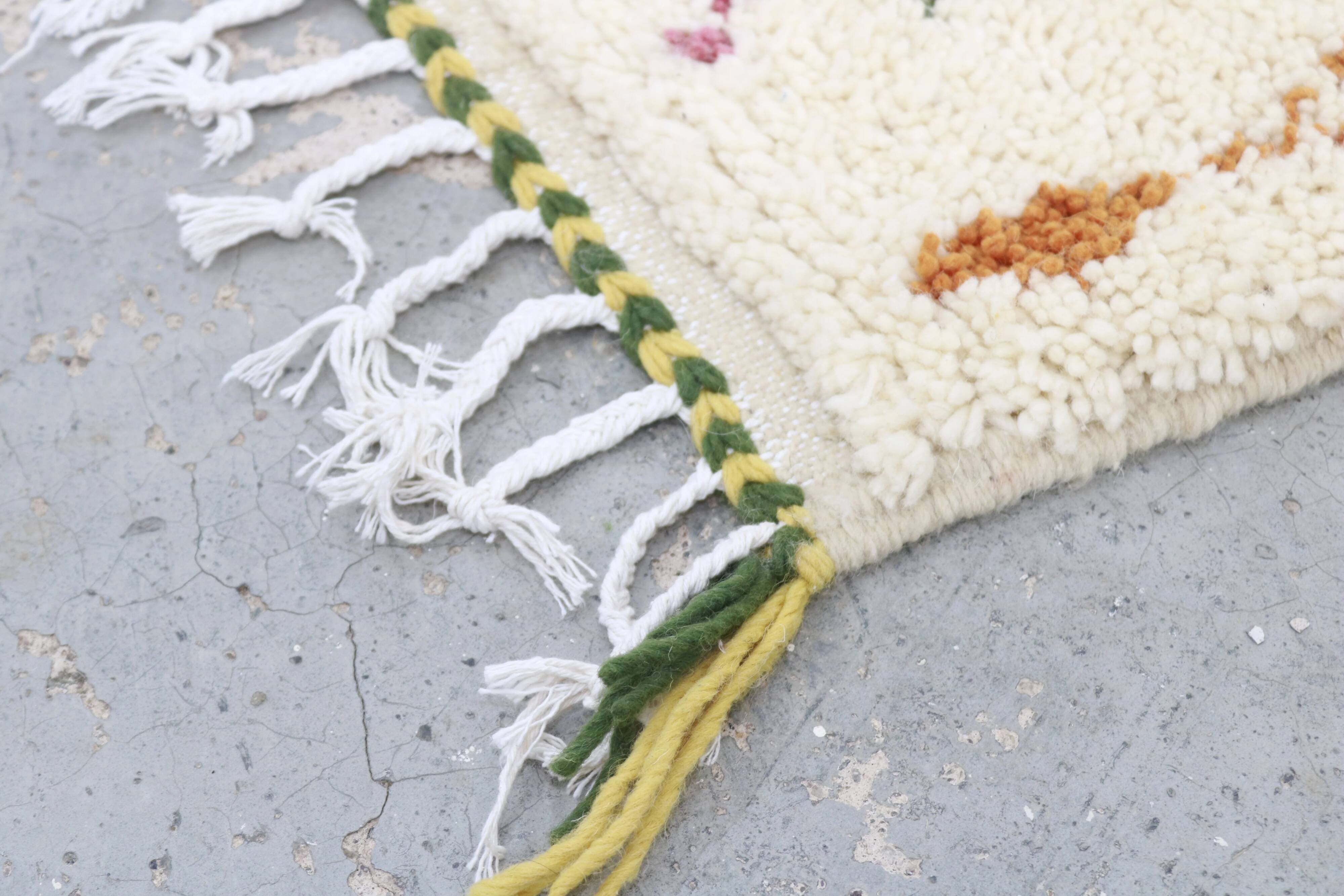 Azilal rug 305×195 cm – Ivory Moroccan Berber rug with multicoloured tribal diamonds, GO-974