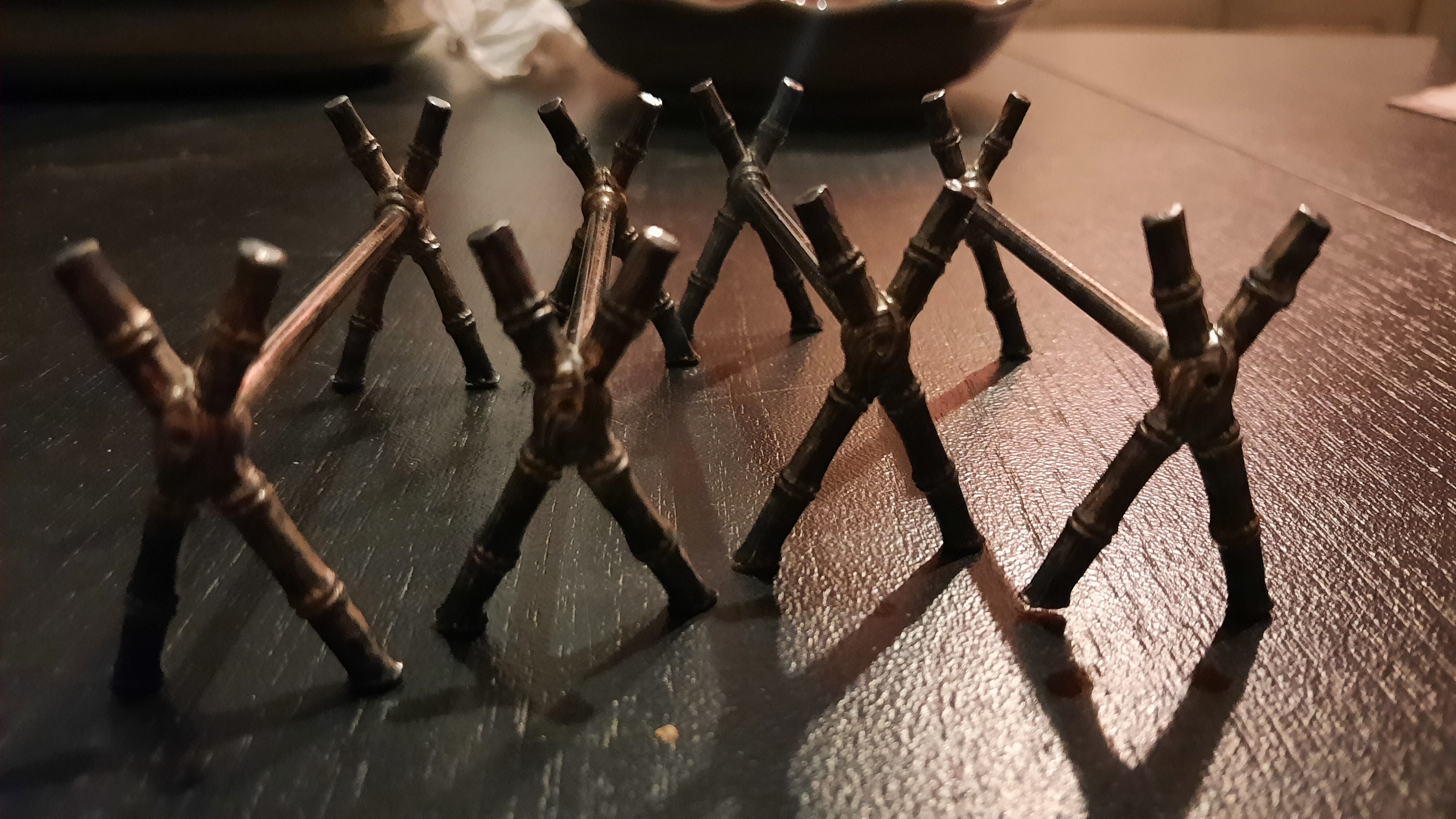 4 silver metal knife holders