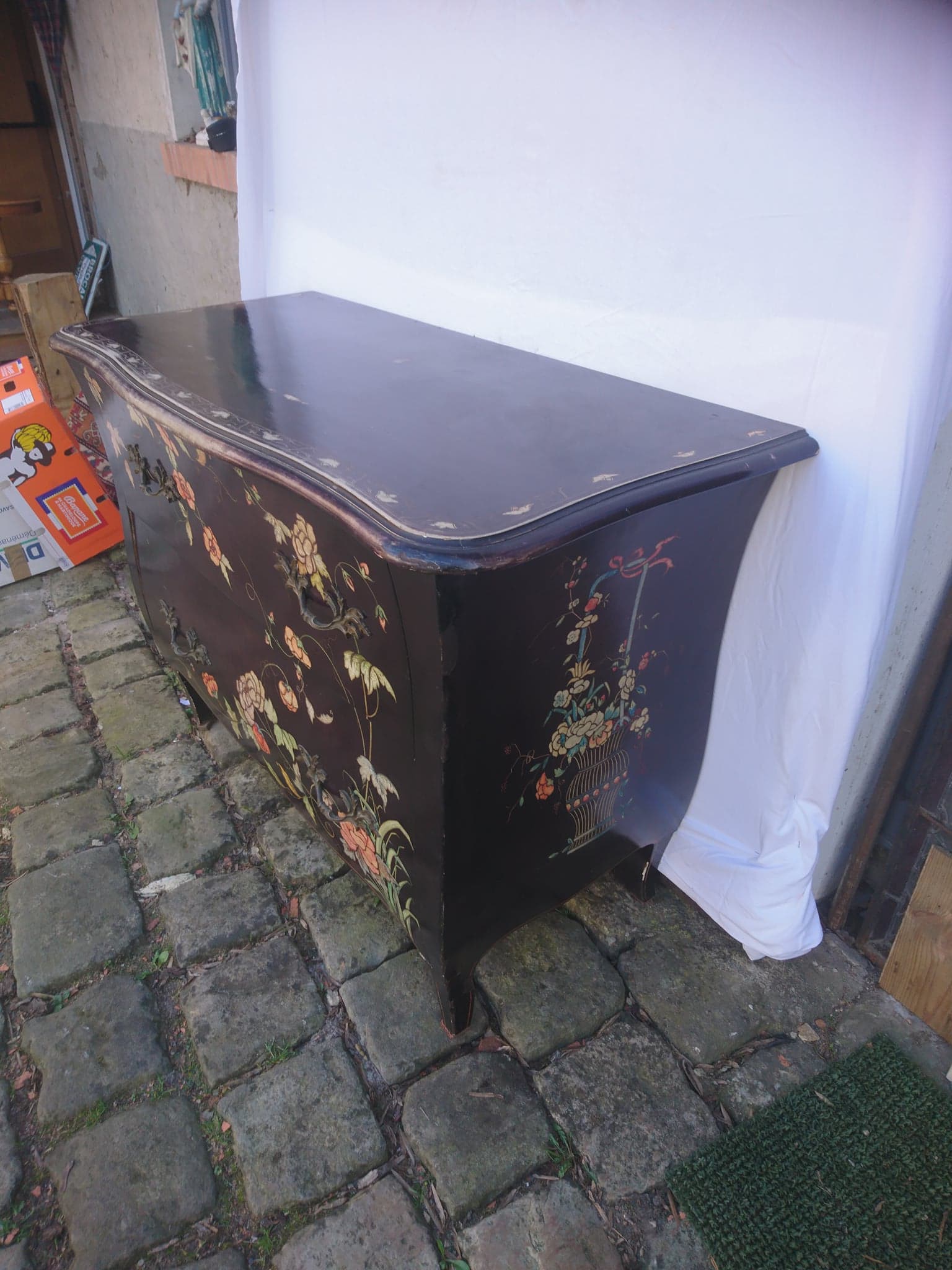 Commode Laquée d'époque Art Nouveau à décors de fleurs