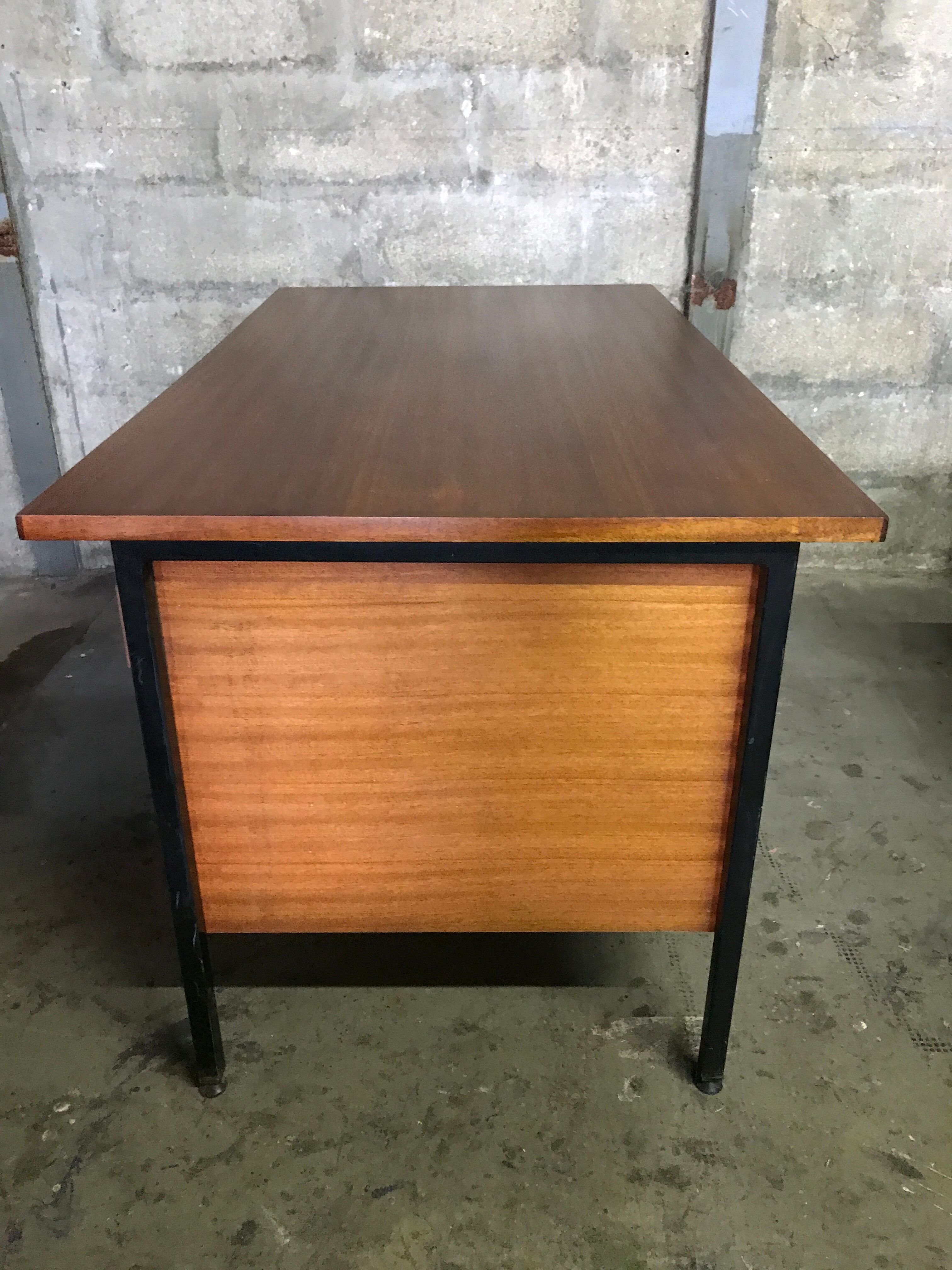Bureau vintage des années 60