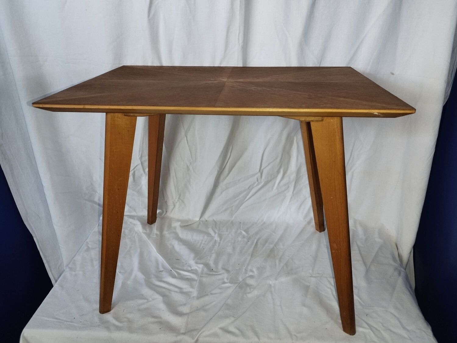 Coffee table from the 50s spindle feet