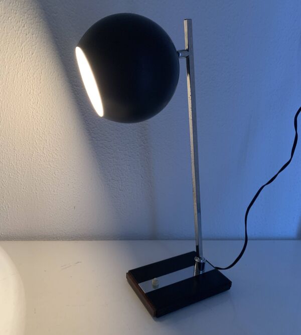 Grande lampe vintage 1960 eyeball design noir et bois bureau - 50 cm