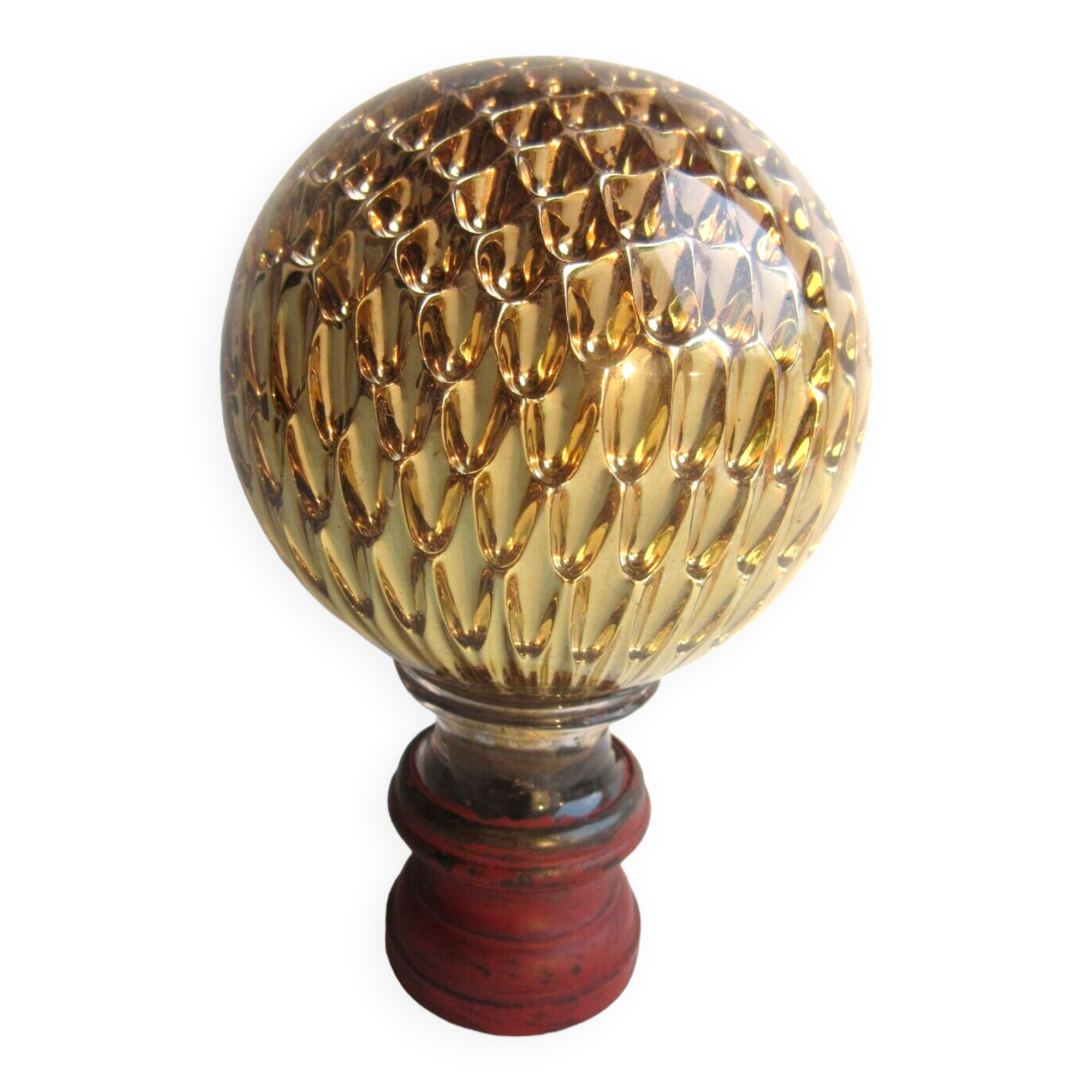 Baccarat's crystal stair railing ball, golden honeycomb décor