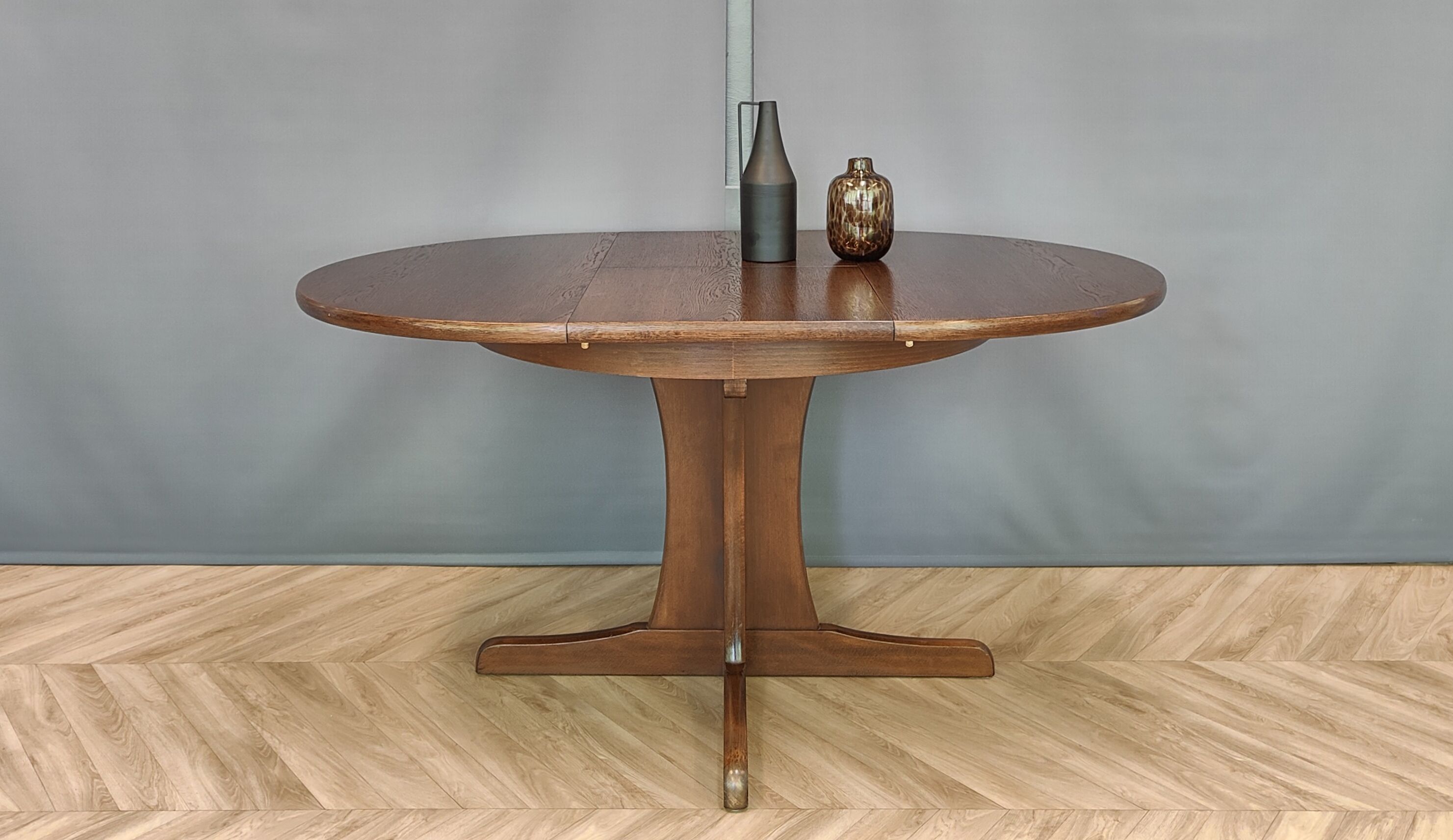 Mid-century extendable dining table