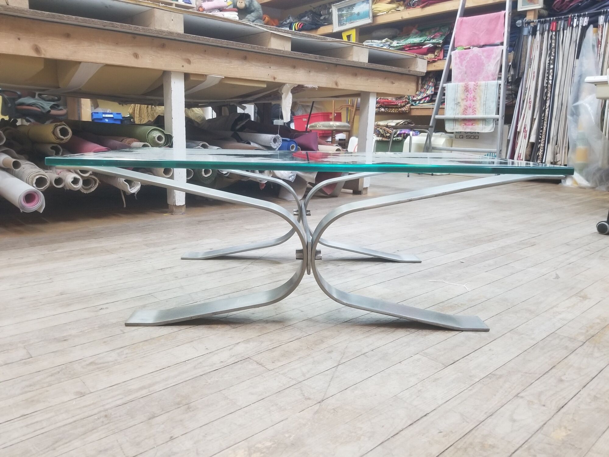 Vintage brushed steel coffee table and thick glass top - italian design