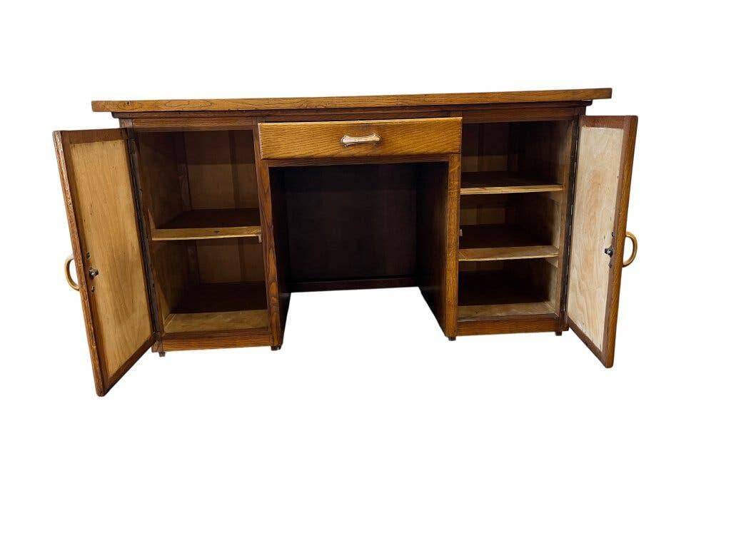 Bureau en bois vintage avec incrustation