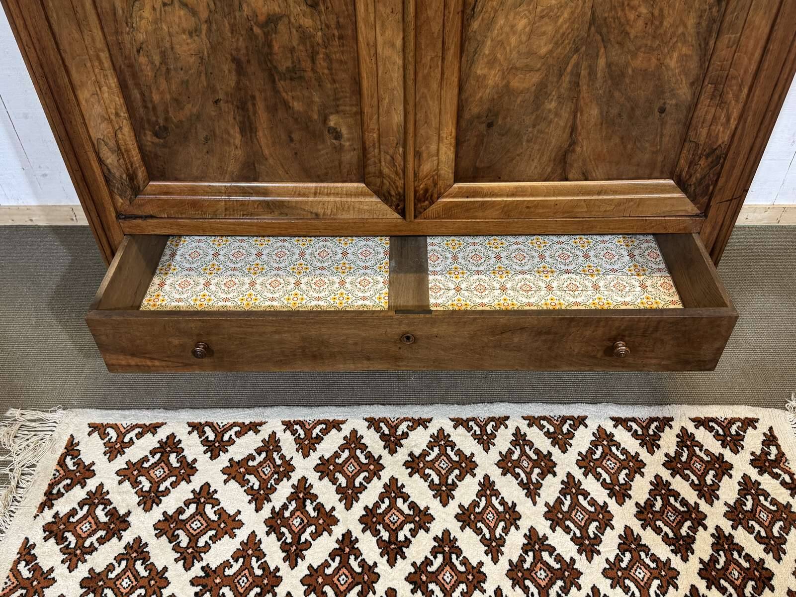Armoire en noyer 19ème