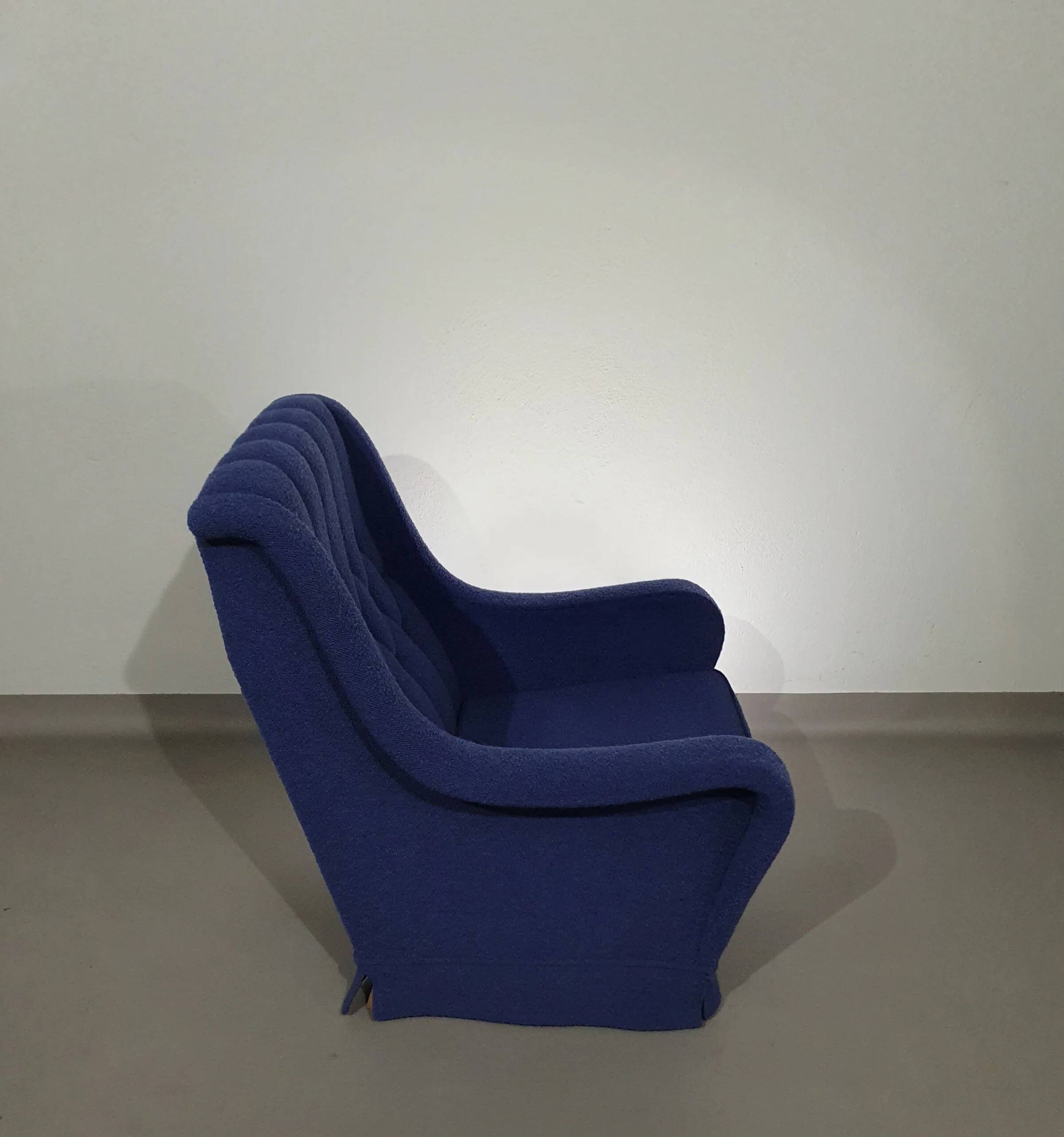 Graceful arm chair / wool bouclé / 70's