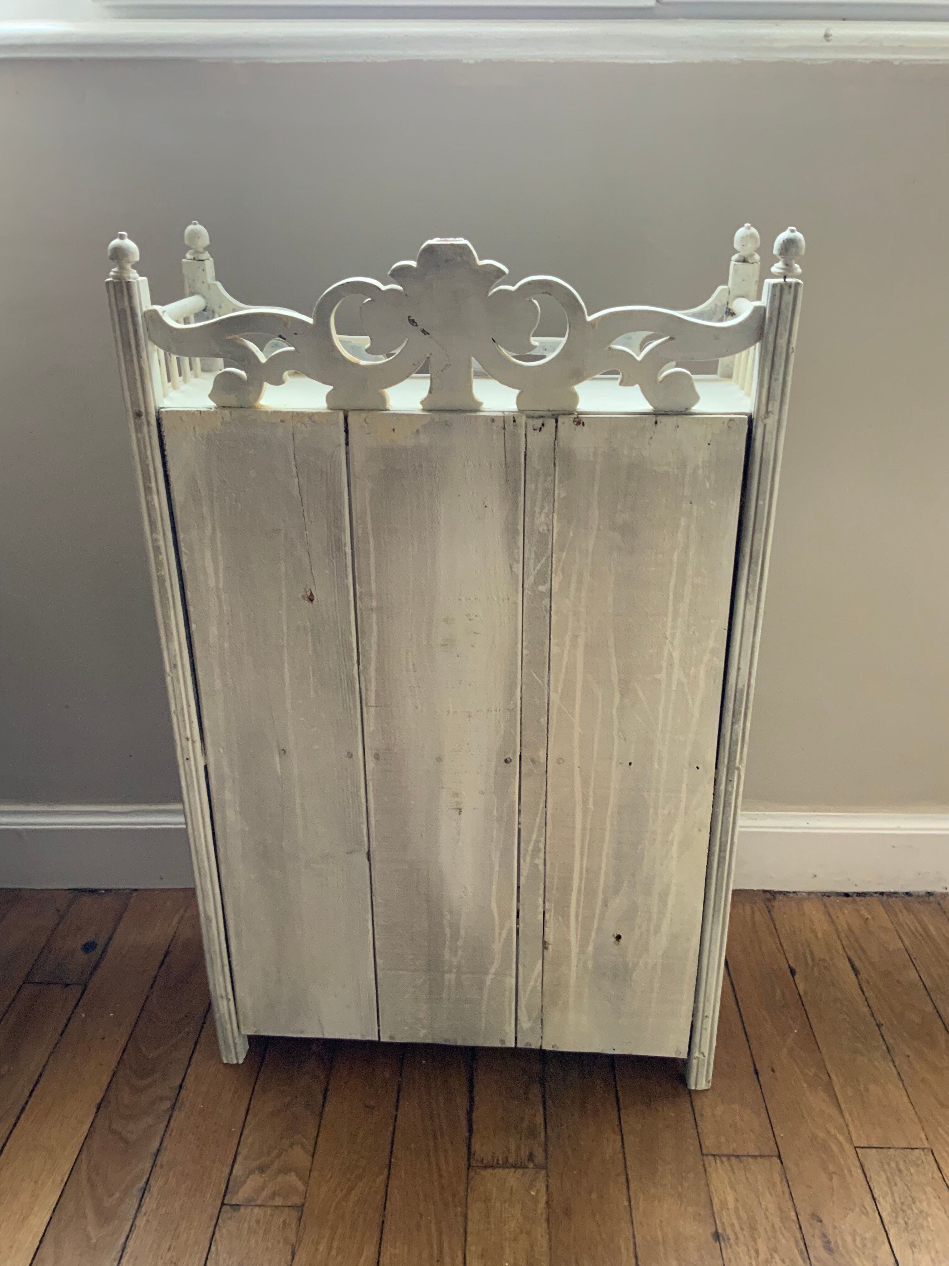 Wall shelf