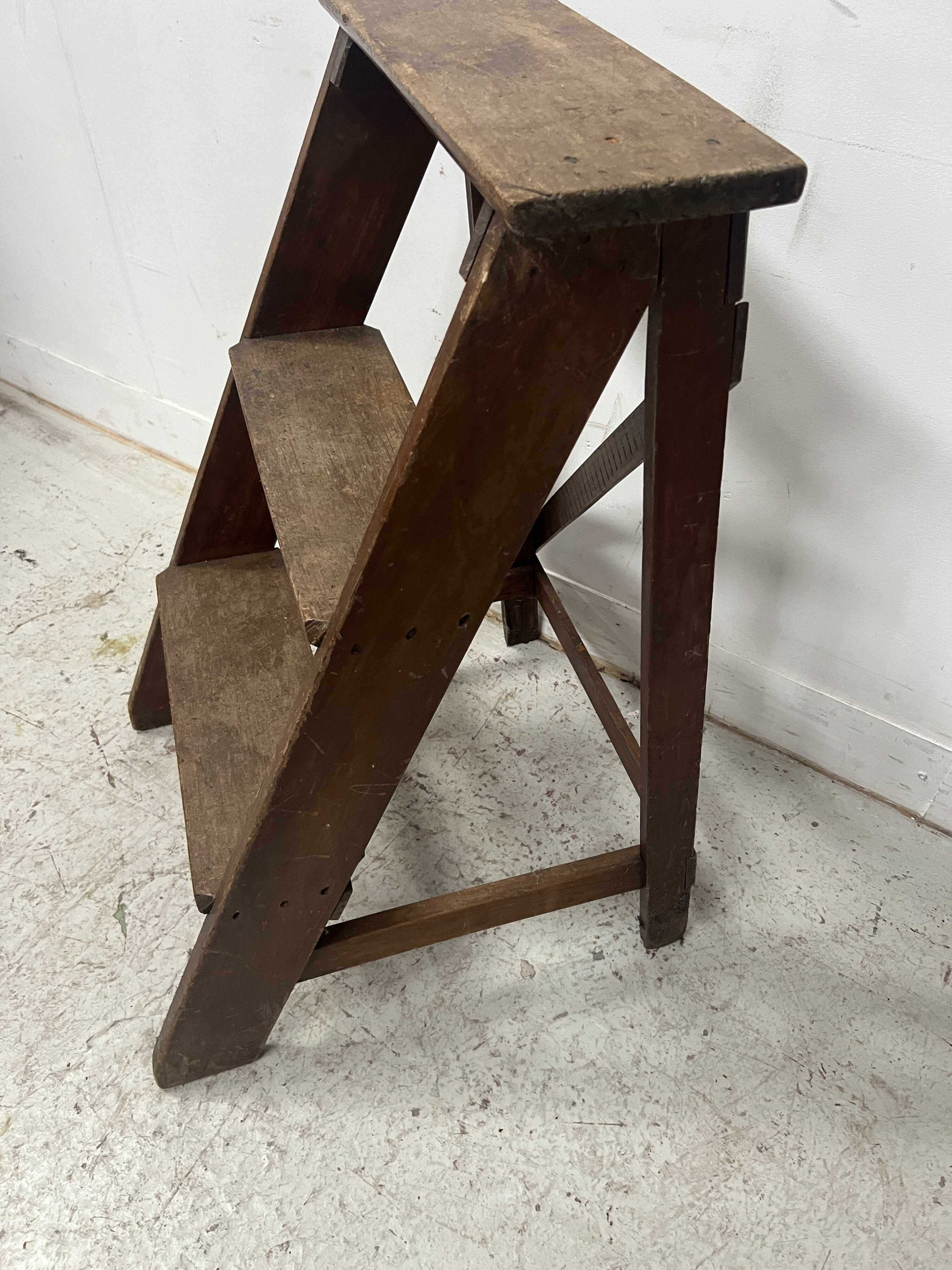 Library step stool with three steps in patinated beech, 20th century.